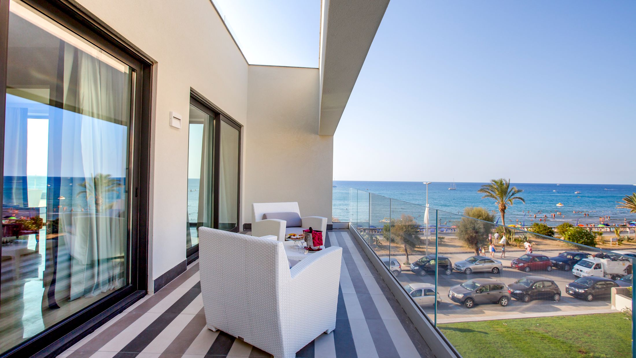 121043-Side-Sea-View-Room-007-Hybris