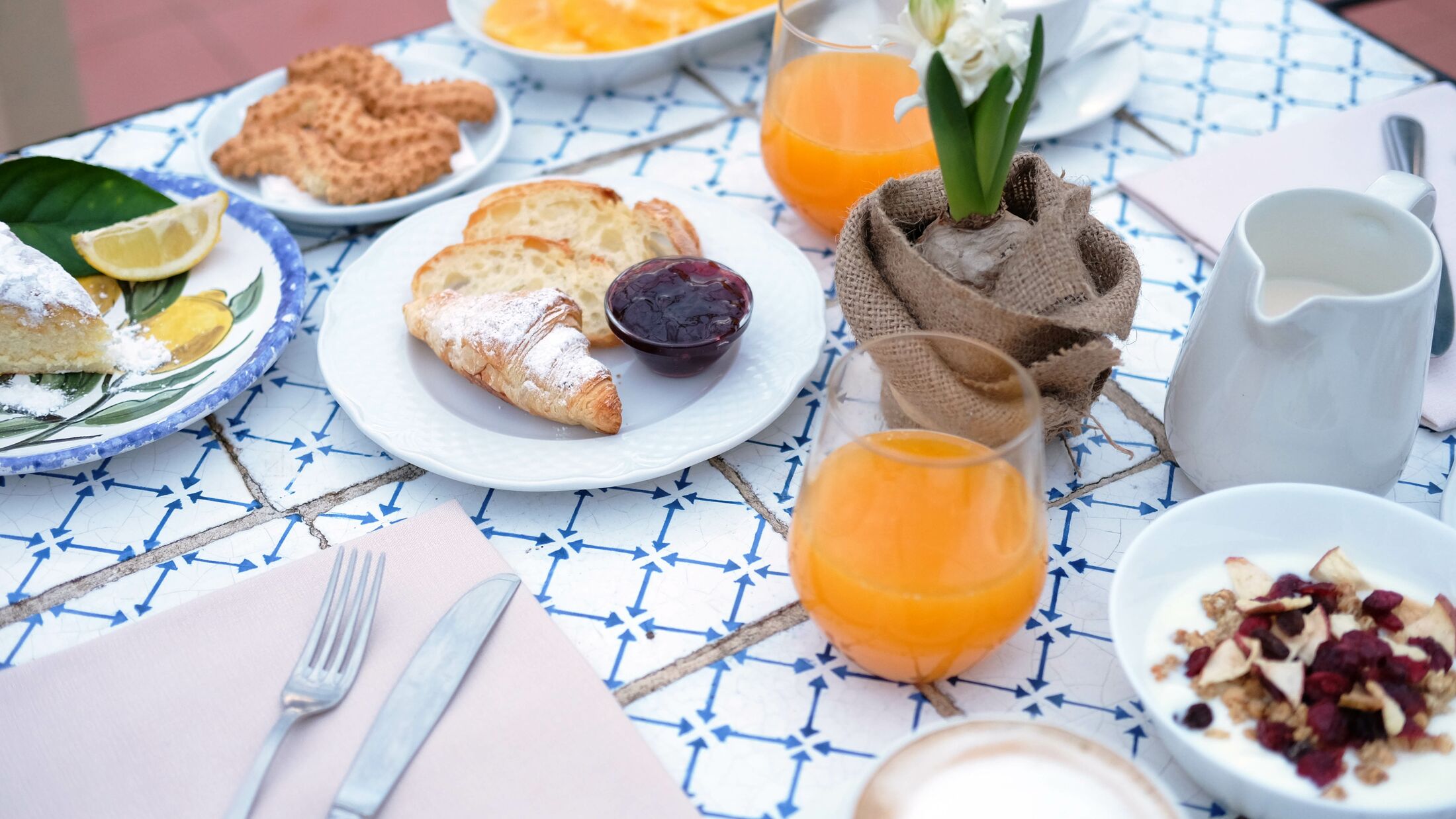 The breakfast table