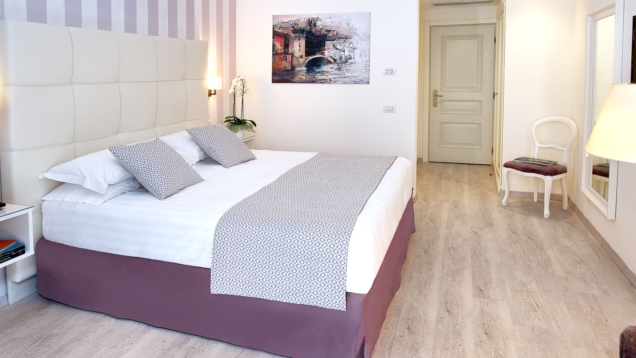 Du-Lac-2022-Superior-Room-001-114921-Hybris