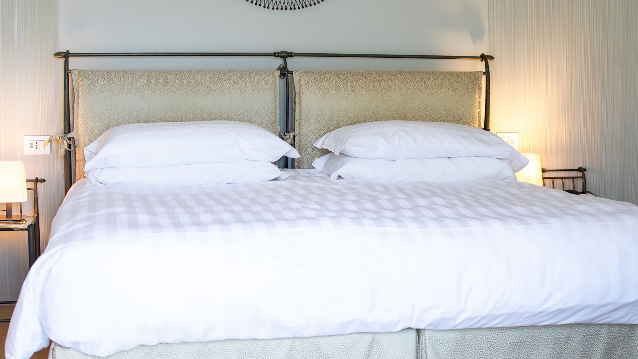 Du-Lac-2024-Deluxe-Prestige-Room-002-114921-Hybris