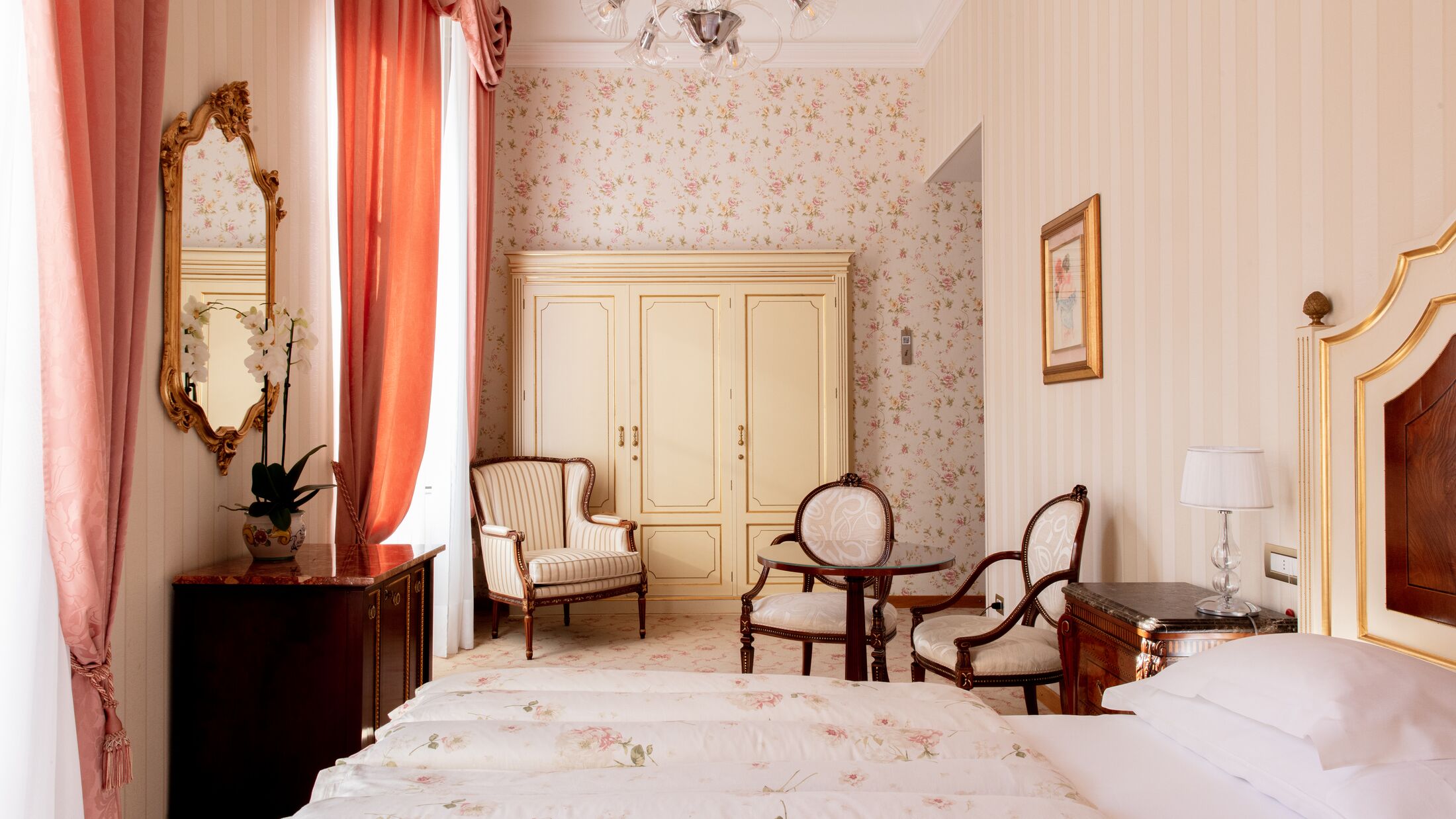 Villa-Serbelloni-2022-Classic-Room-Park-View-002-115203-Hybris