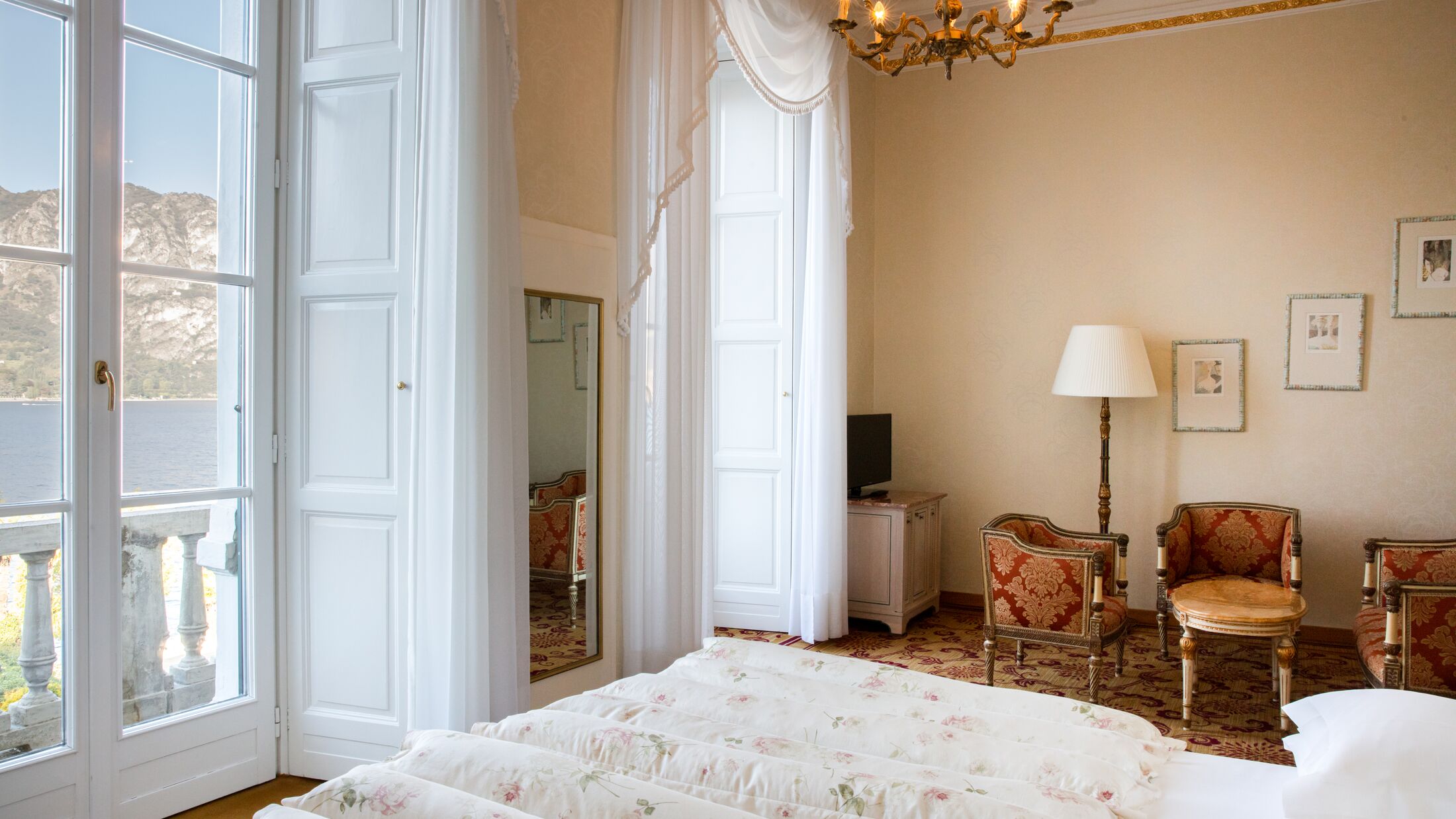 Villa-Serbelloni-2022-Deluxe-Room-Lake-View-003-115203-Hybris