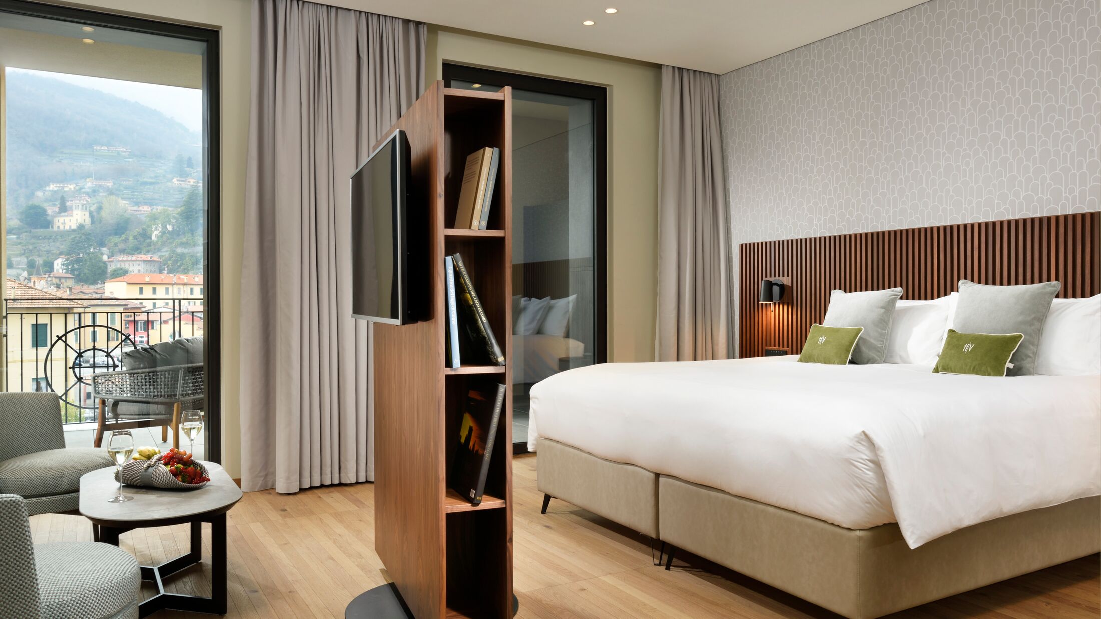 Grand-Victoria-Junior-Suite-Park-View-001-111629-Hybris