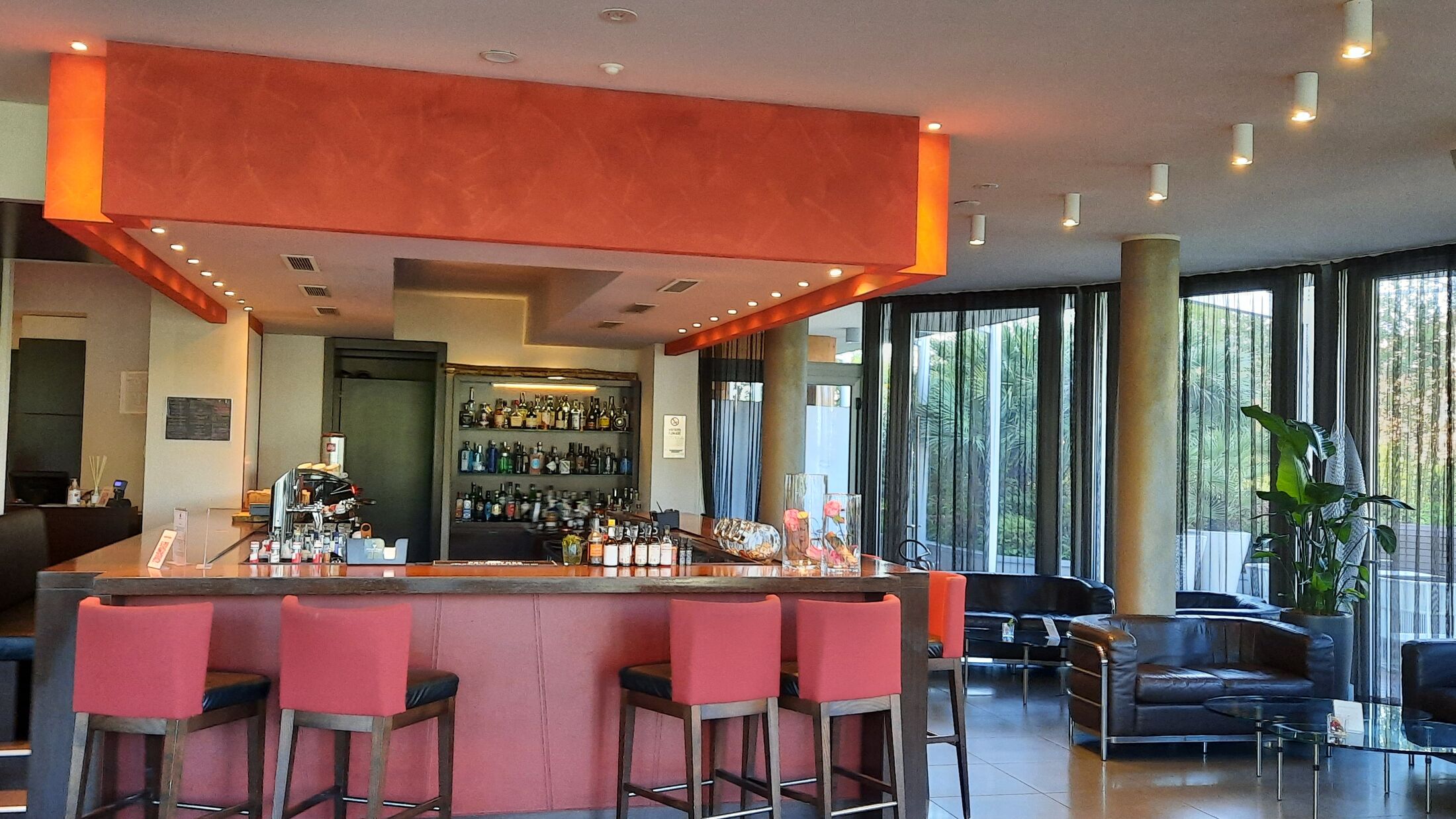 Sparkling Lounge Bar