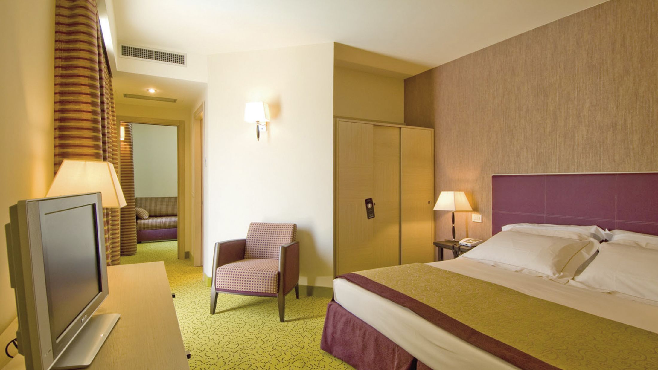 VRN.A.2008.116652.018.jpg-Hybris