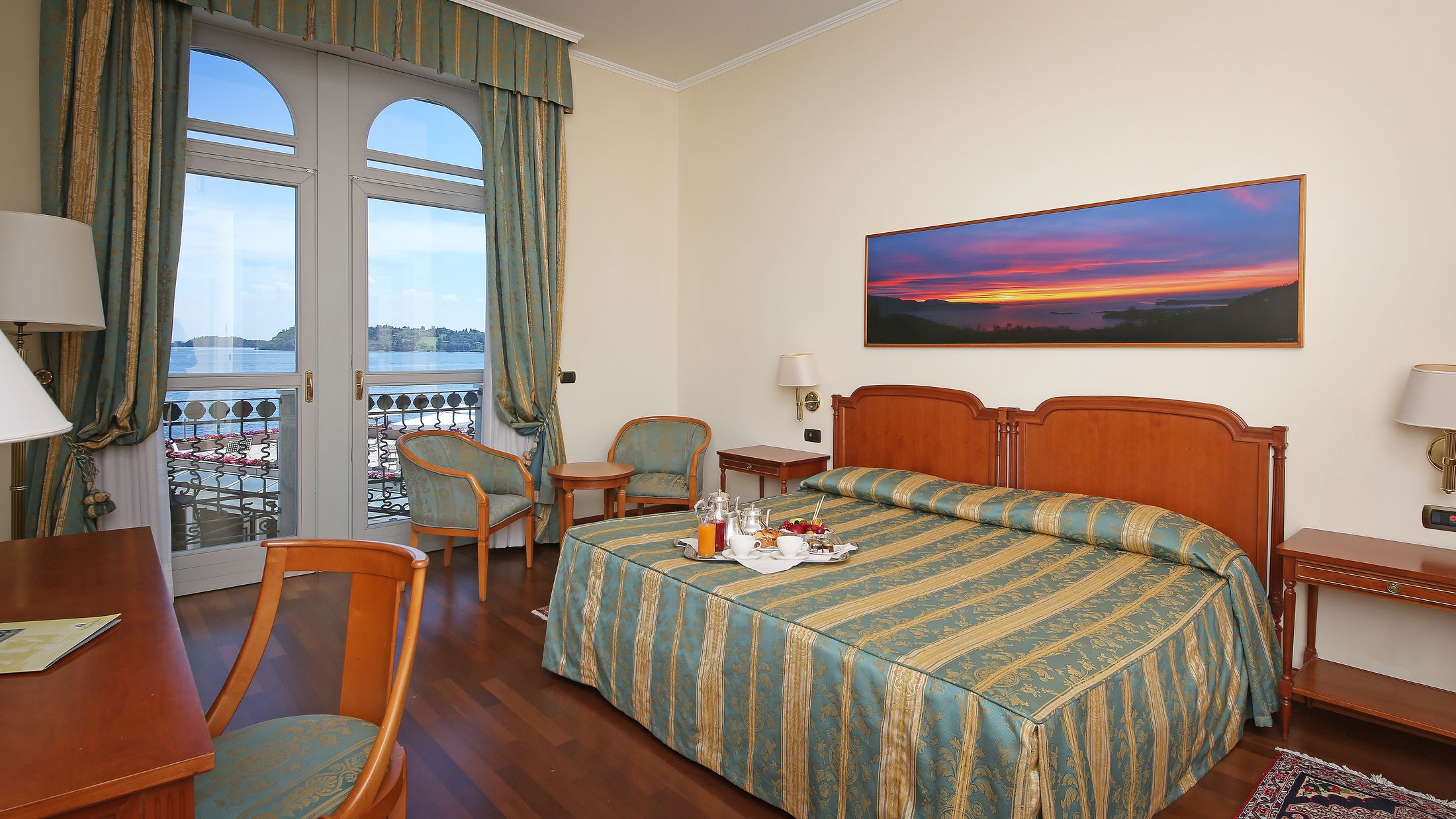 114928-Guest-Room-005-Hybris