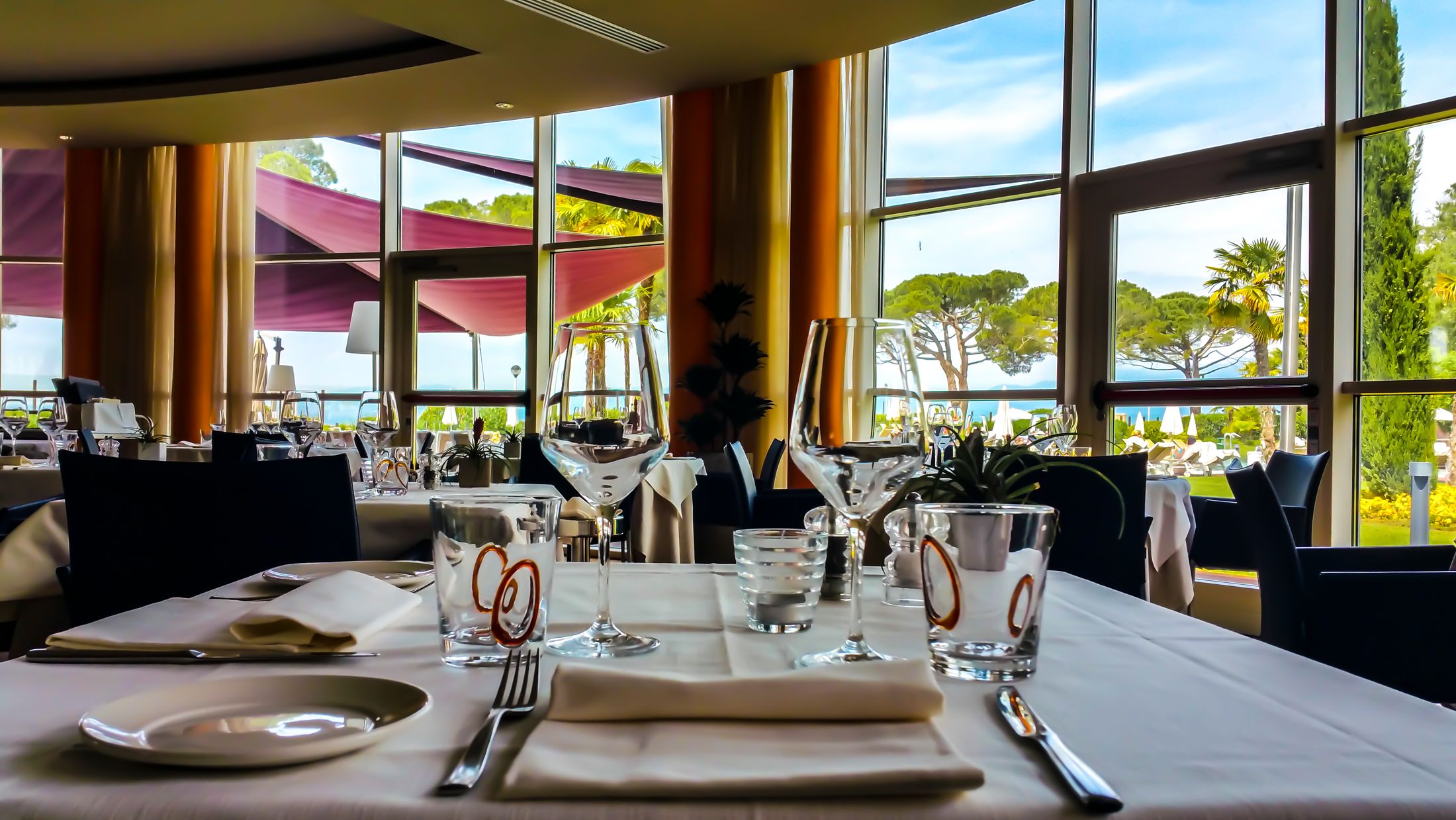 119137-Dome-Restaurant-001-Hybris