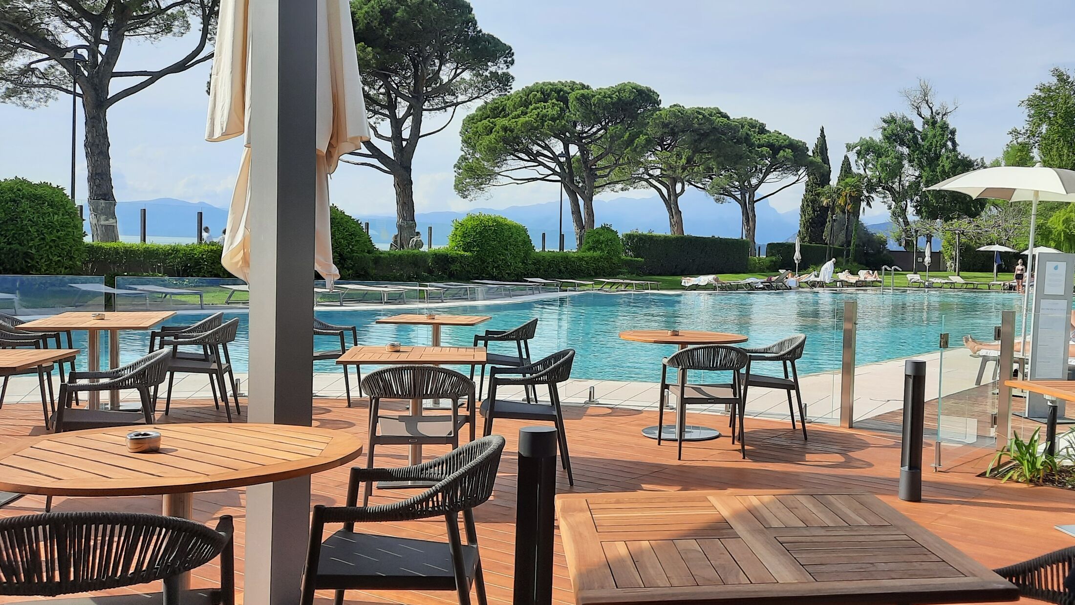 Pool Bar
