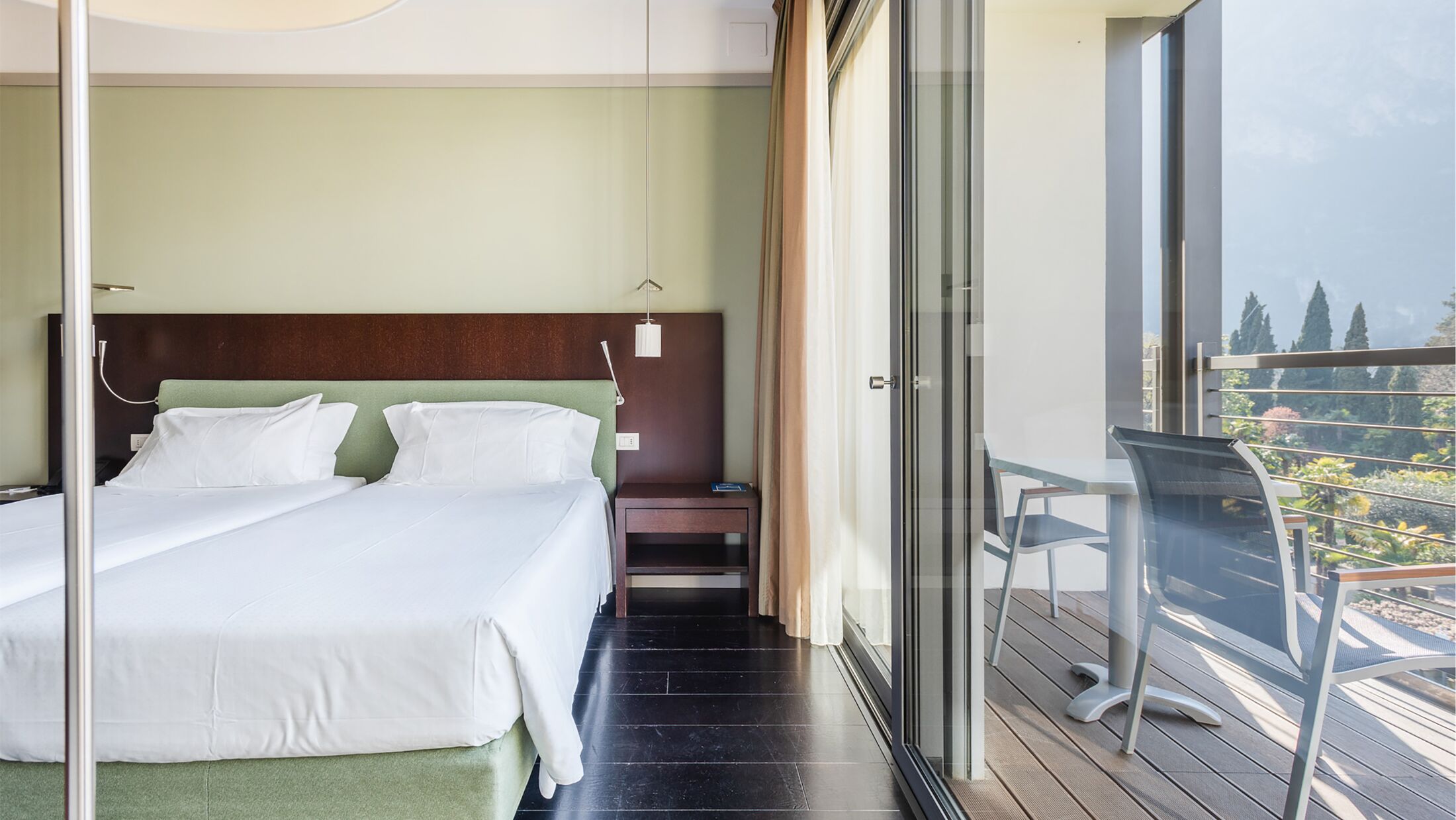 Du-Lac-Du-Parc-2023-Premier-Suite-003-105153-Hybris