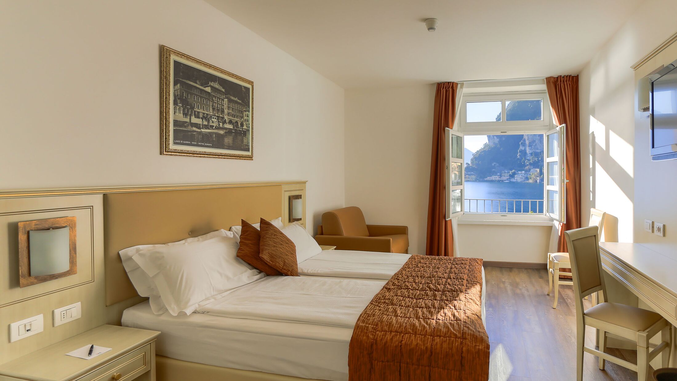 Superior room with Balcony and Lake View