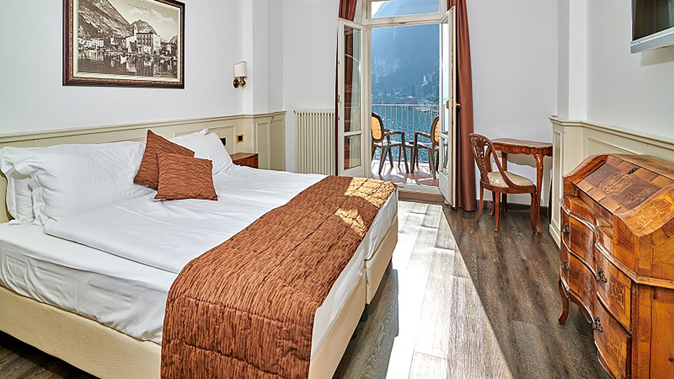 Superior room with Balcony and Lake View