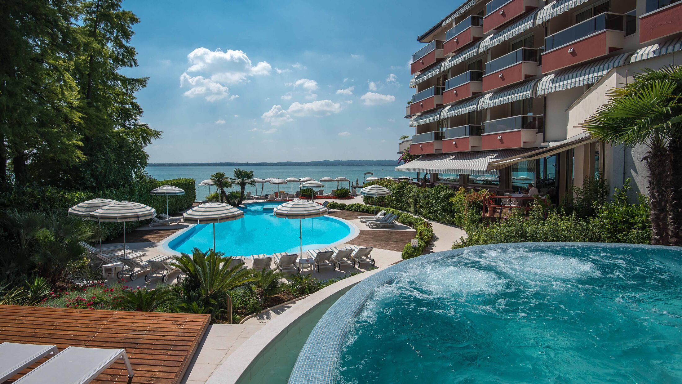 Continental-Wellness-2023-Swimming-Pool-003-121899-Hybris