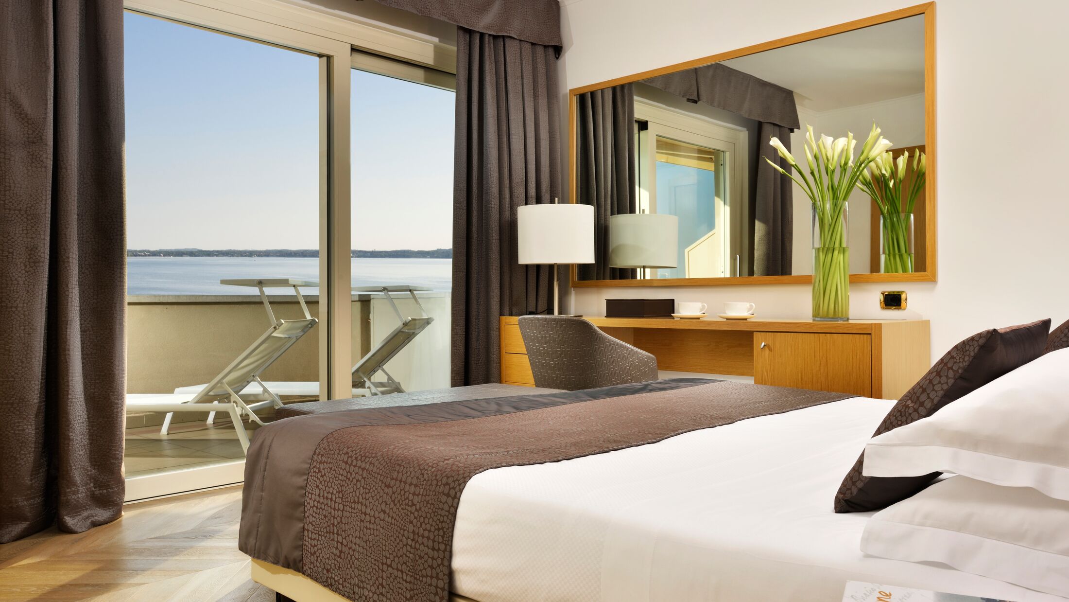 Junior Suite with Lake View