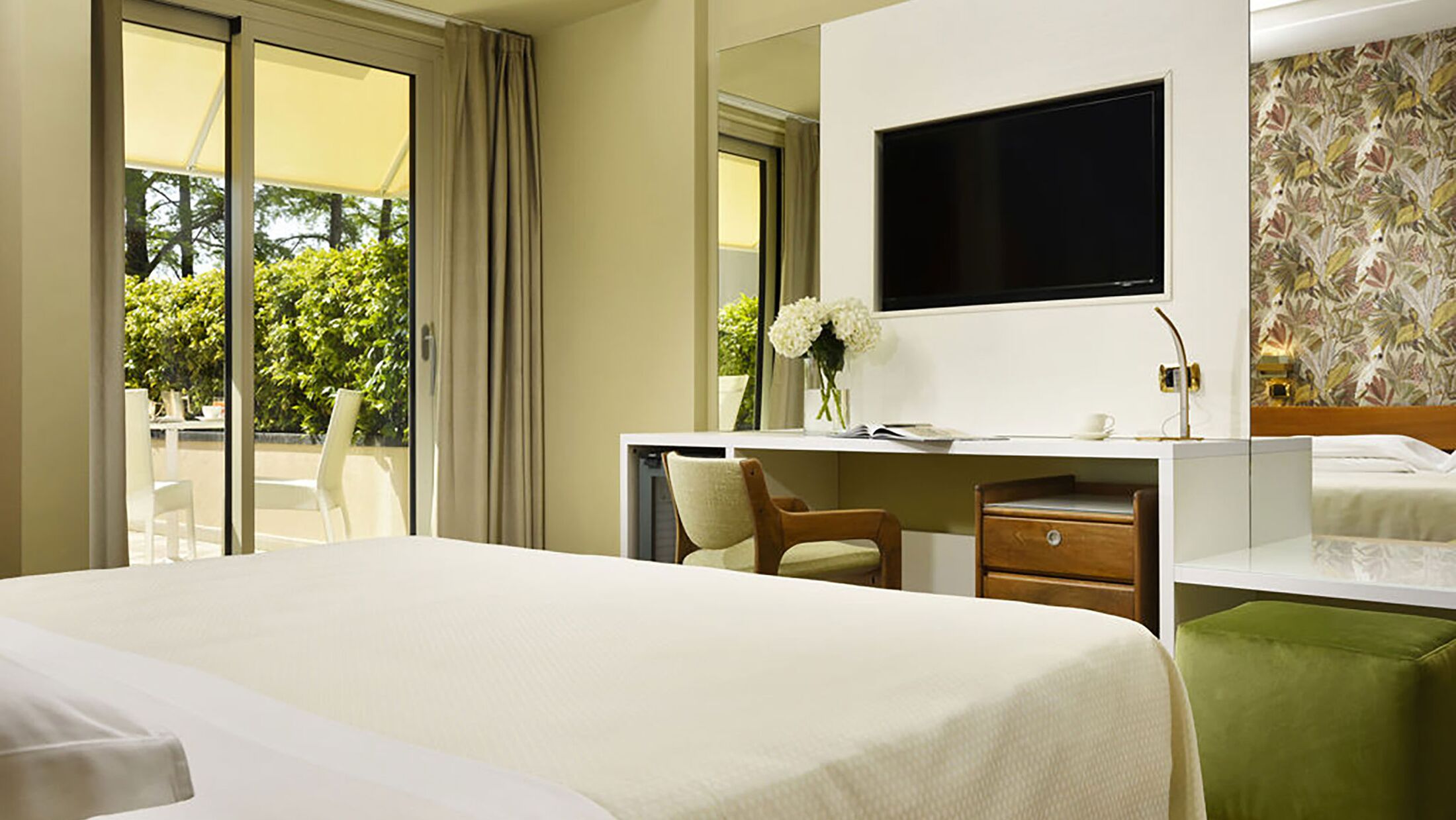 Superior Room with Side Lake View