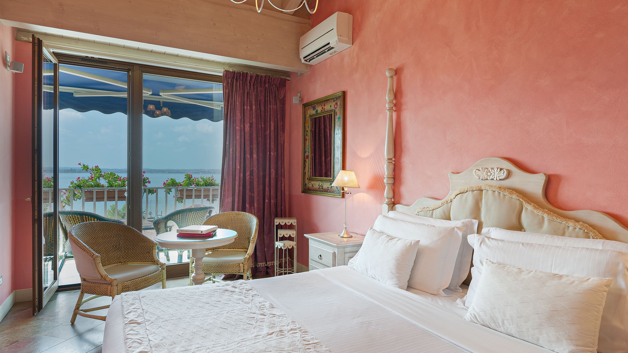 Olivi-2023-Premier-Lake-View-Room-005-114941-Hybris