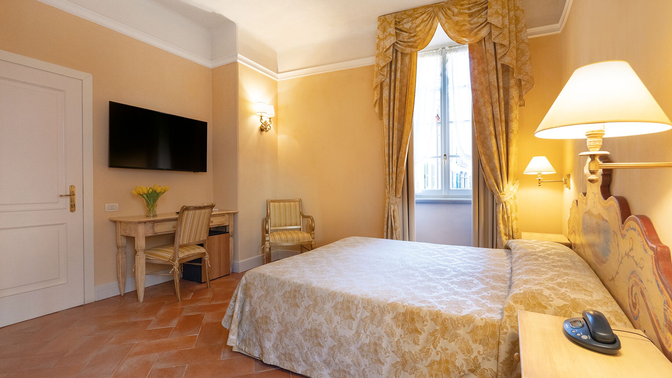 Cannero-Lakeside-2025-Twin-Room-Back-View-001-114945-Hybris