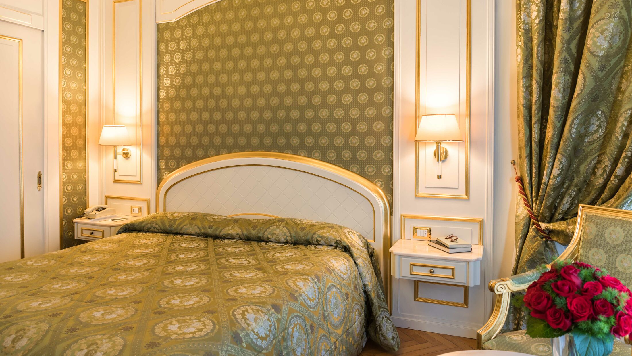 Regina-Palace-Bedroom-003-110838-Hybris