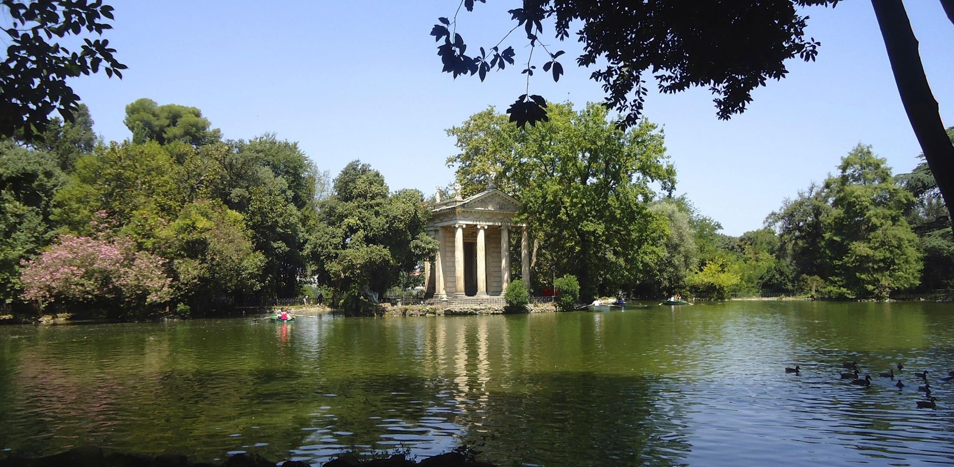 000940 Villa Borghese Gardens_Rome_Italy_Pixabay_italia-173318_no credit required_no model release-Hybris