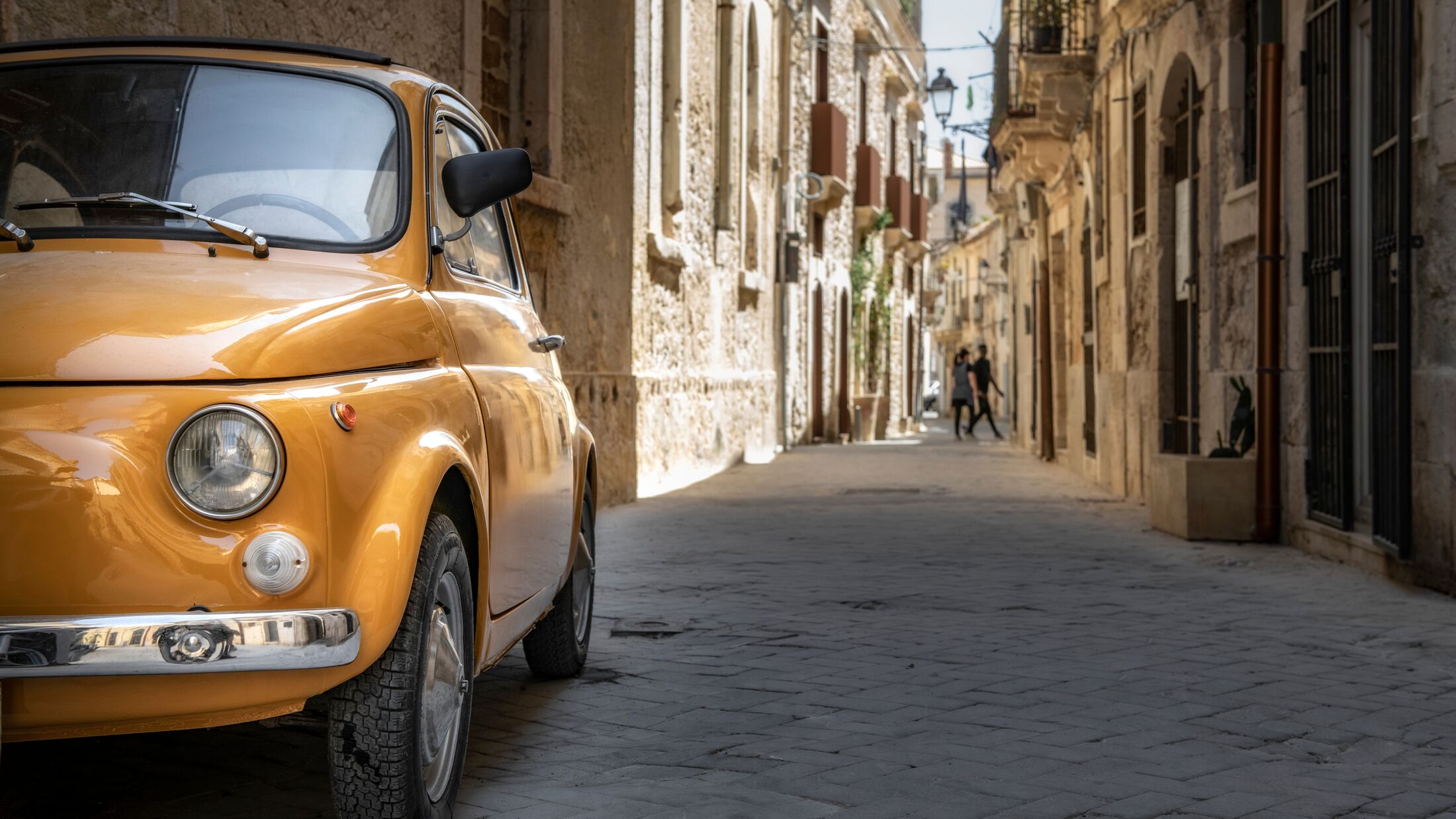 An old Fiat 500 in the old city centre of Syracuse, Sicily, Italy.