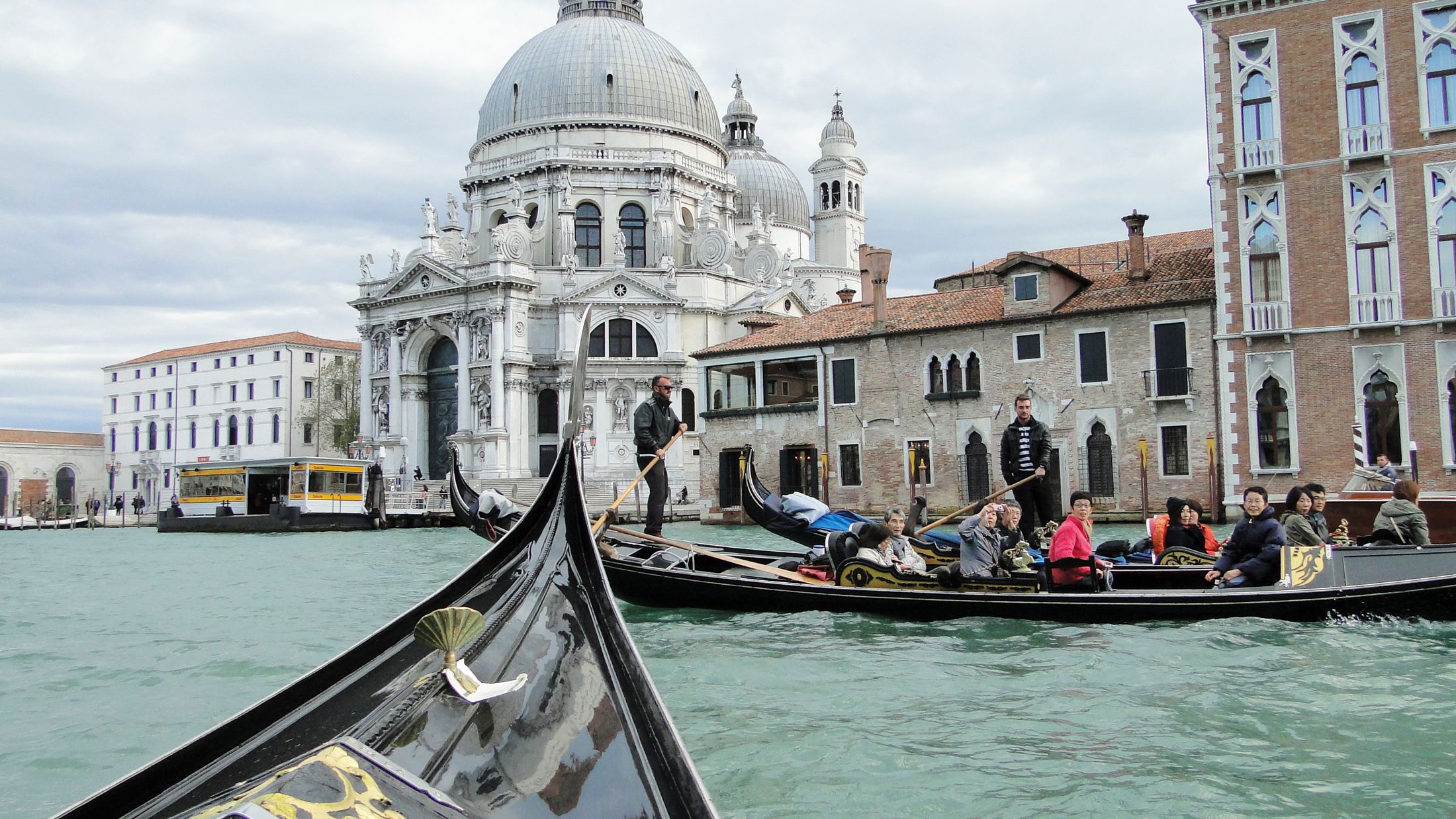 001109_Gondola ride_Venice_Italy_Amanda Curry_001-Hybris