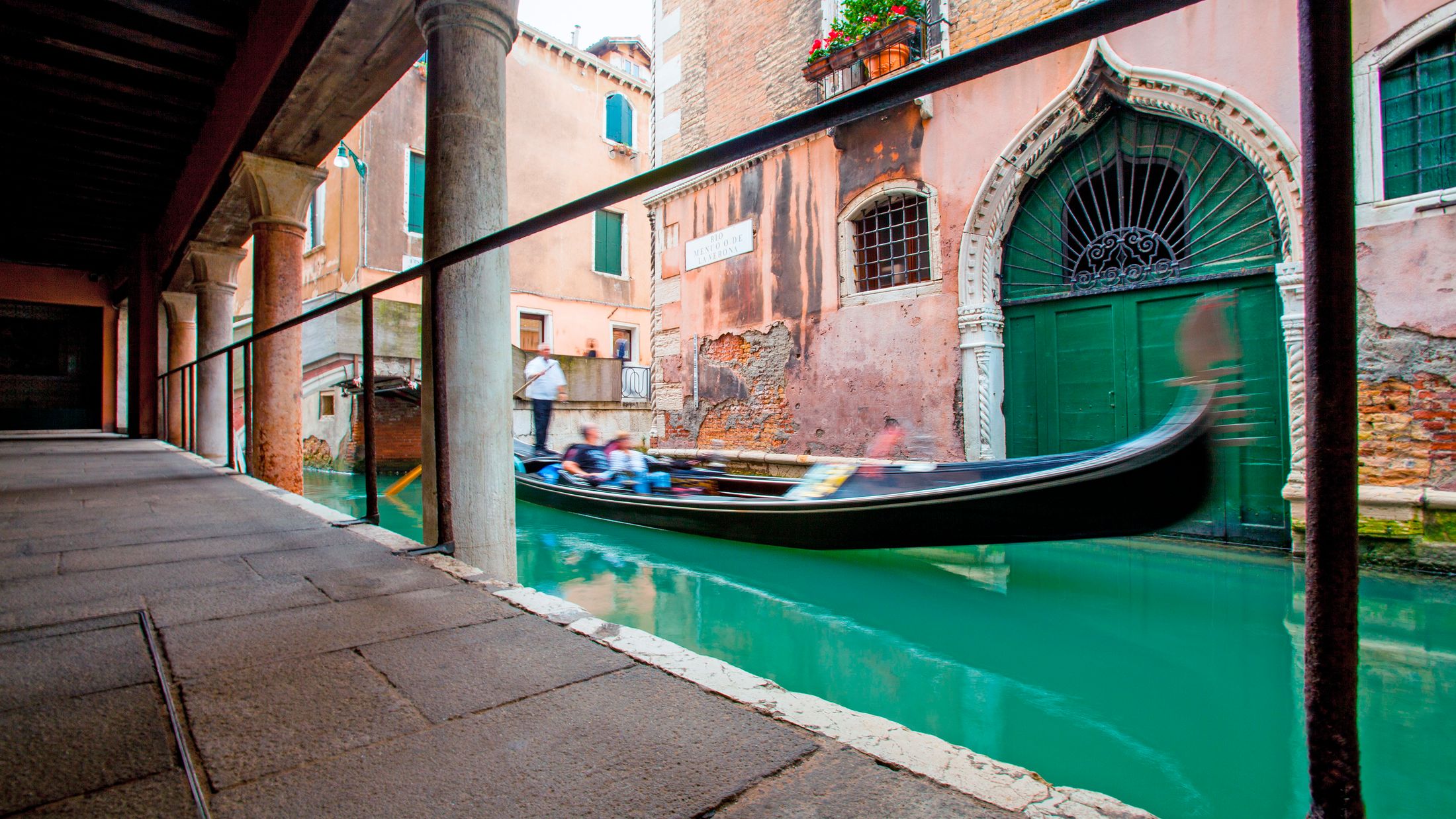 a boat that is sitting on the side of a building