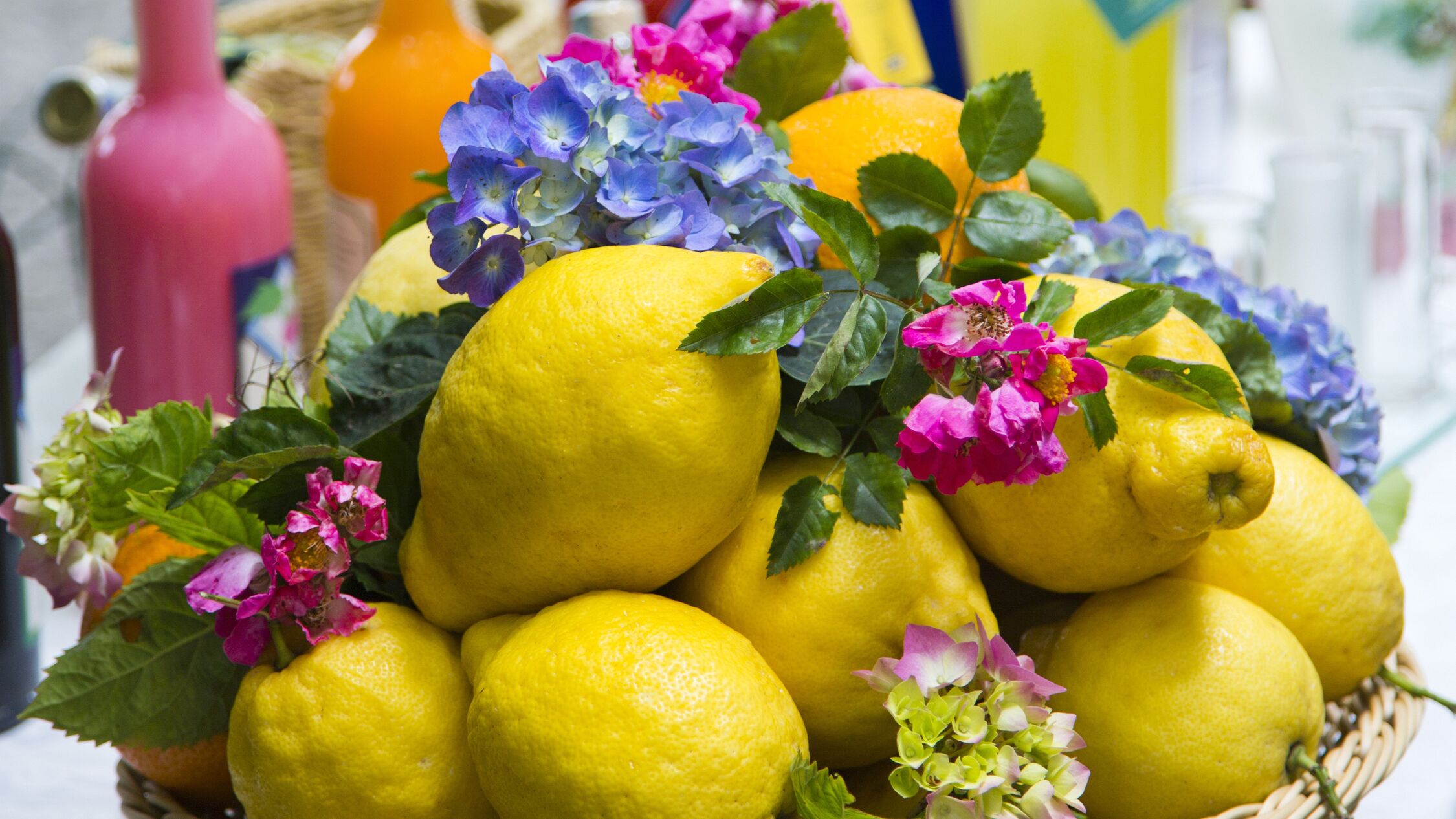 Lemons for sale at market stall, Ravello, Amalfi Coast, Salerno, Campania, Italy