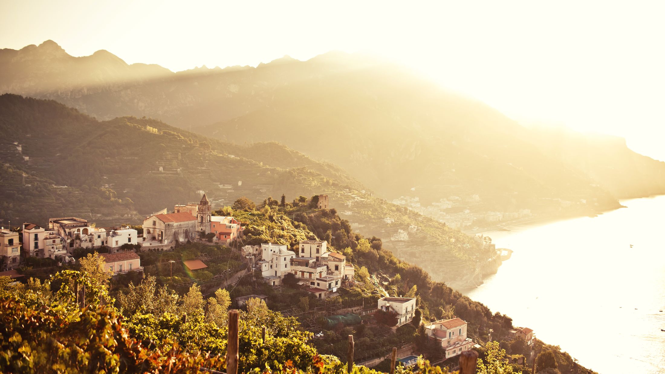 000850-Ravello-Italy-shutterstock_120901795-Hybris