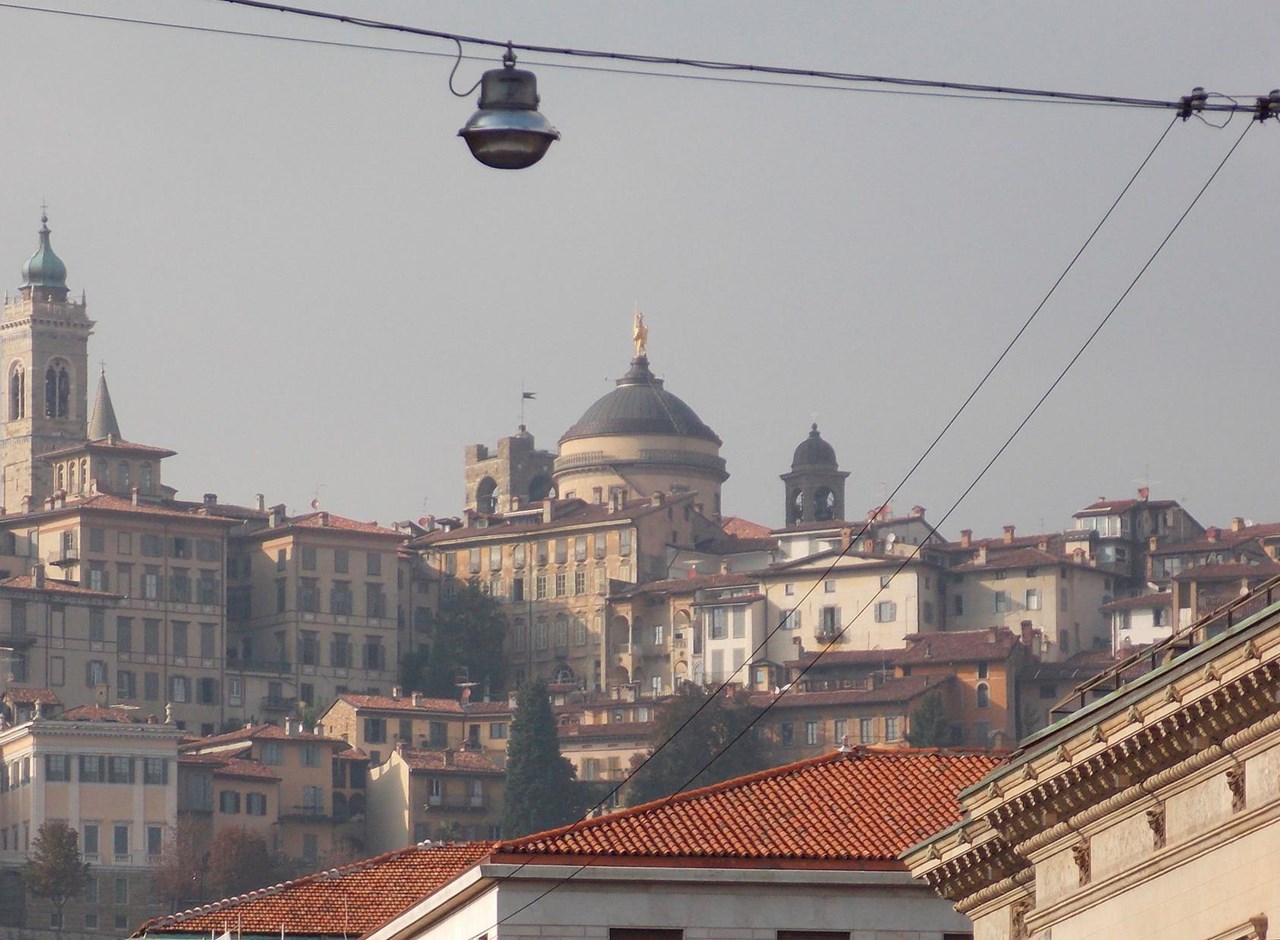 a large building