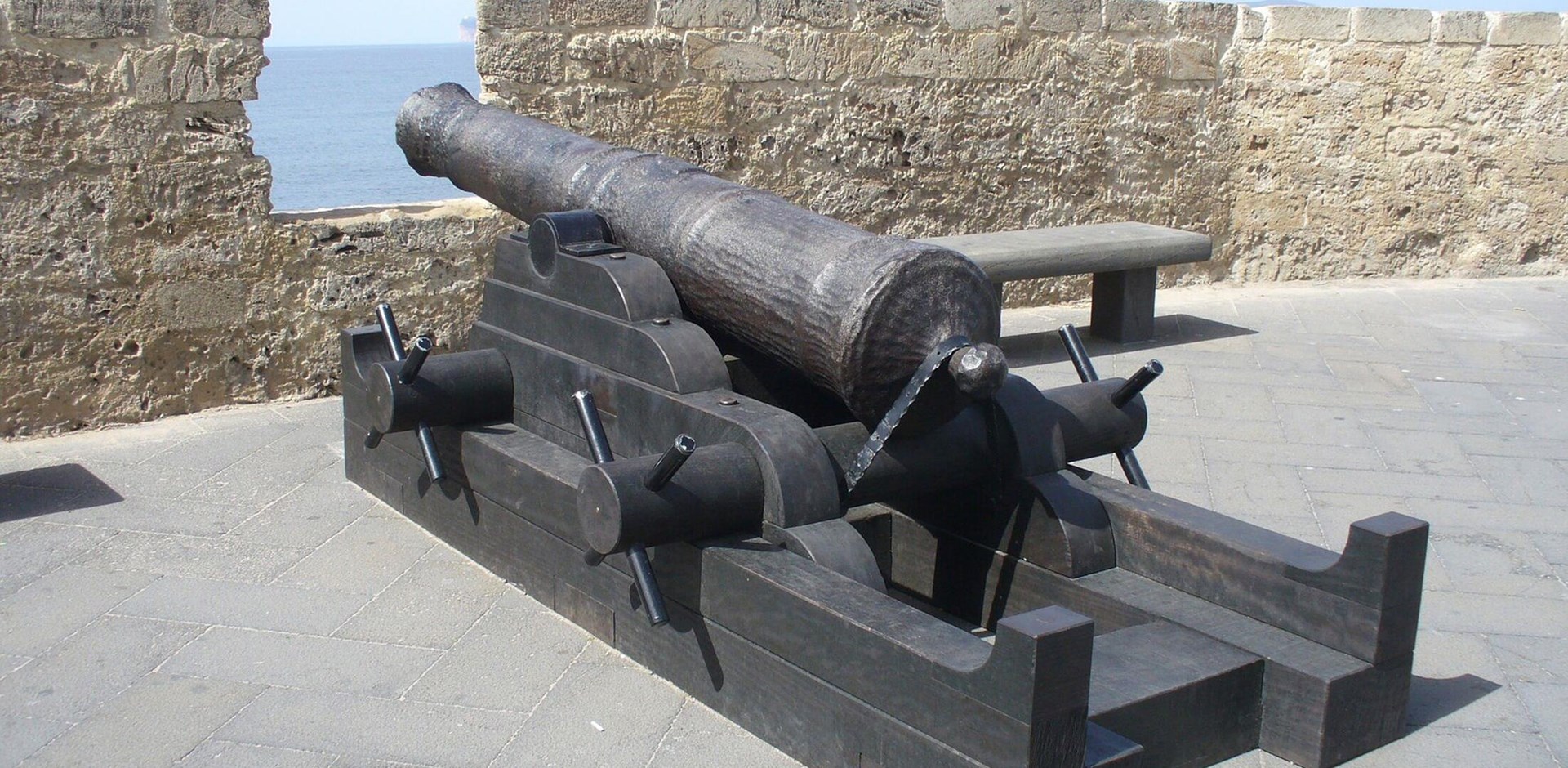Sardinia-Cannon-Alghero-Fort-1111636-Pixabay-002992-Hybris