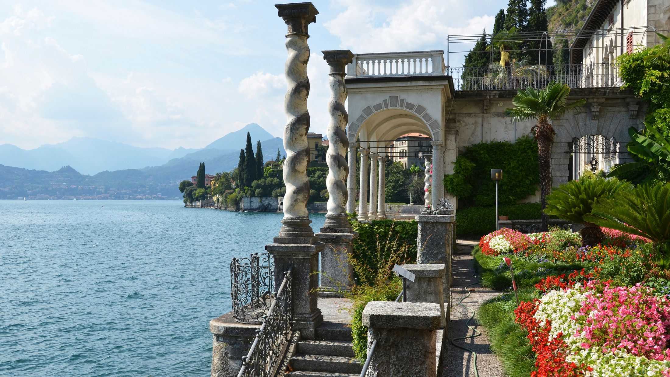 a garden with water in front of a building