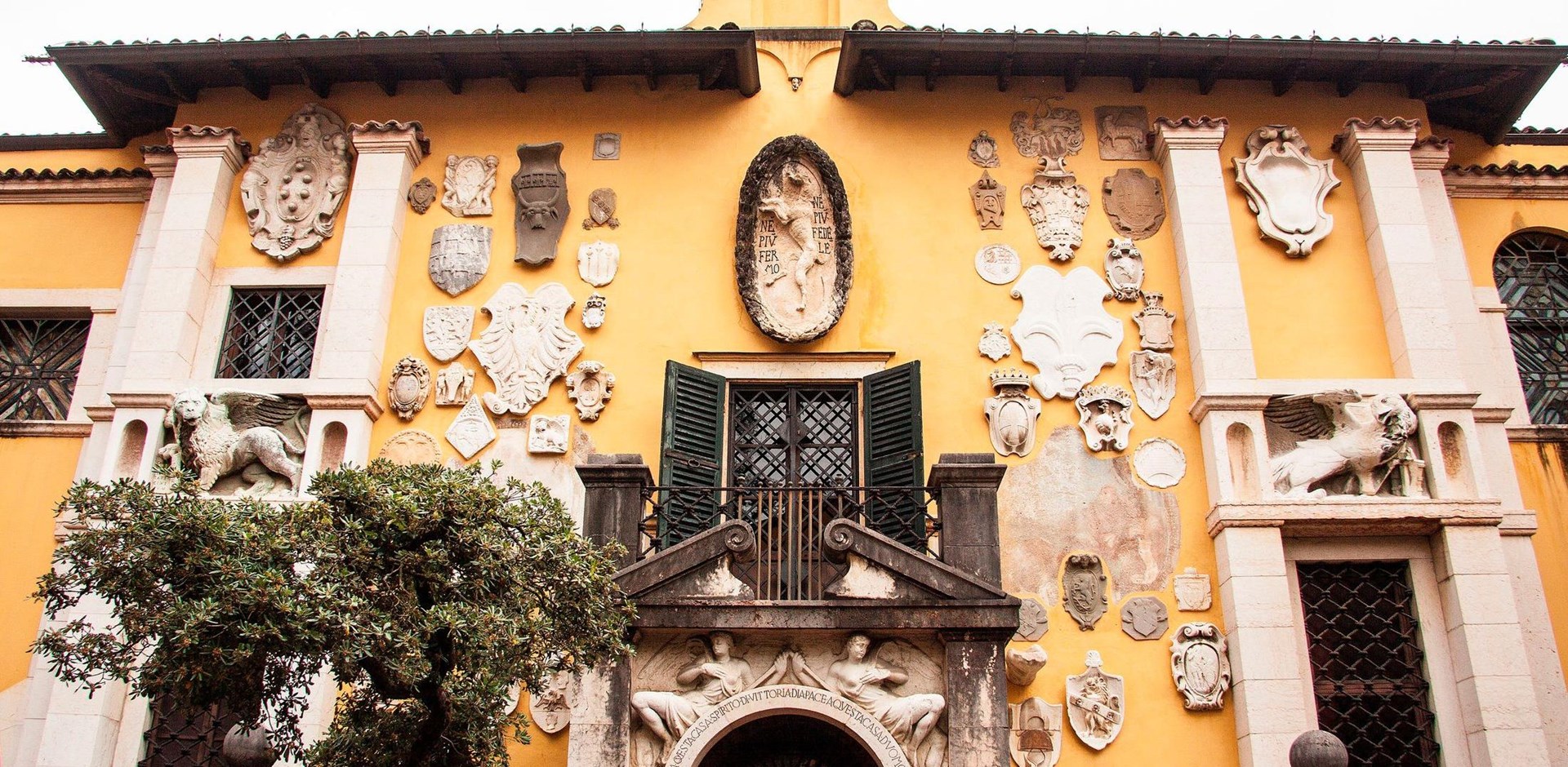 002680_Gardone_Riviera_Vittoriale degli italiani_Pixabay_355274 no credit required.jpg-Hybris
