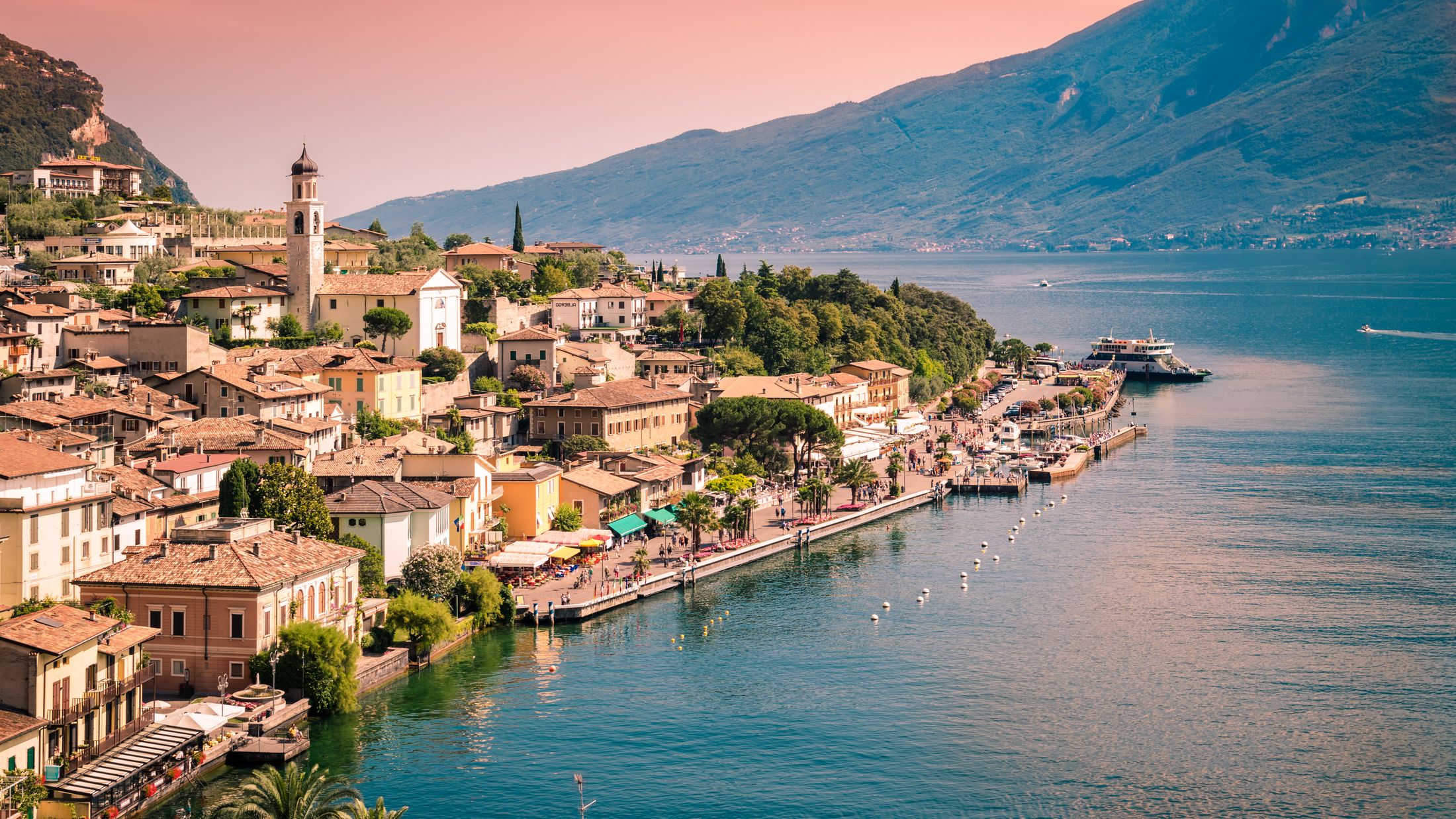 002680-Limone-Lake-Garda-shutterstock-483351622-Hybris