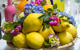 Lemons for sale at market stall, Ravello, Amalfi Coast, Salerno, Campania, Italy