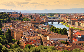 Beautiful cityscape skyline of Firenze (Florence), Italy, with the bridges over the river Arno