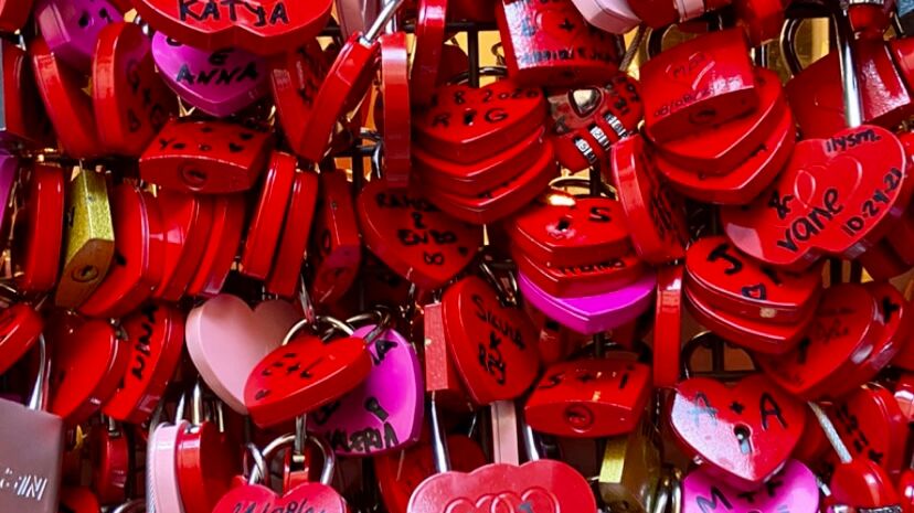 Ellie-Harding-Venice-Verona-Trip-2021-300337-Juliet's Balcony padlocks Verona-edit