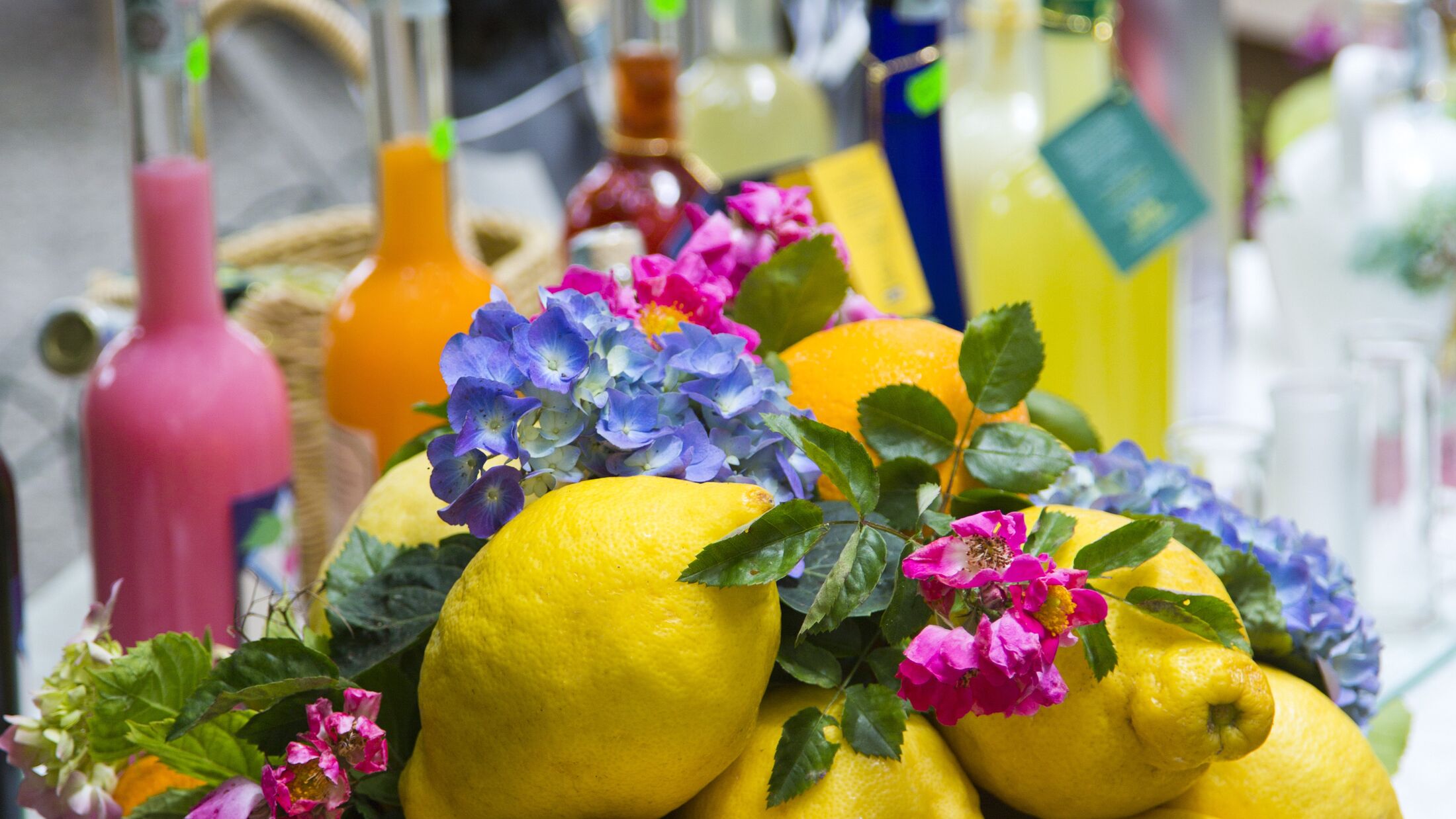 Lemons for sale at market stall, Ravello, Amalfi Coast, Salerno, Campania, Italy