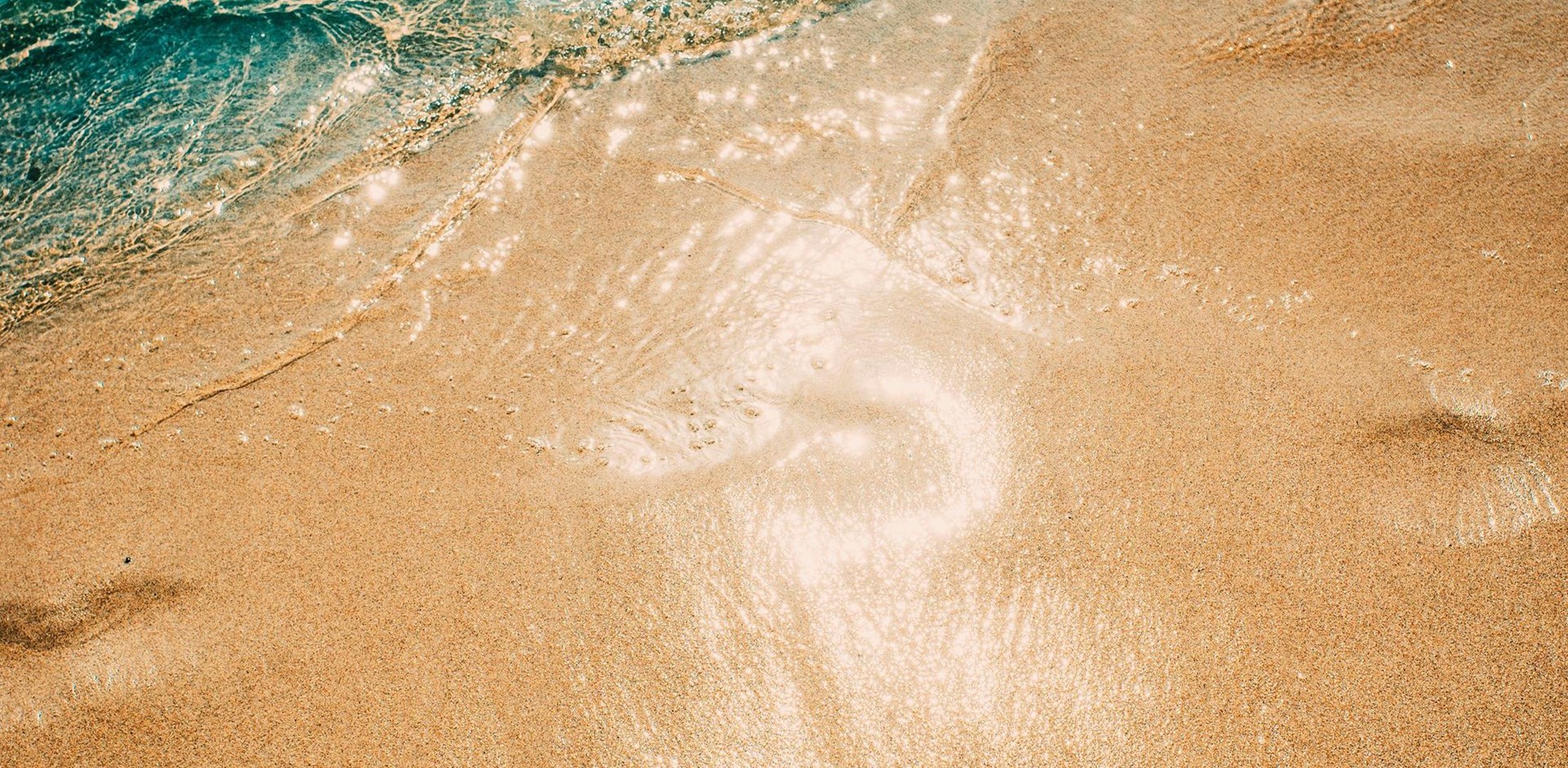 300063-Beach-ShutterstockMedia_412176922-Hybris