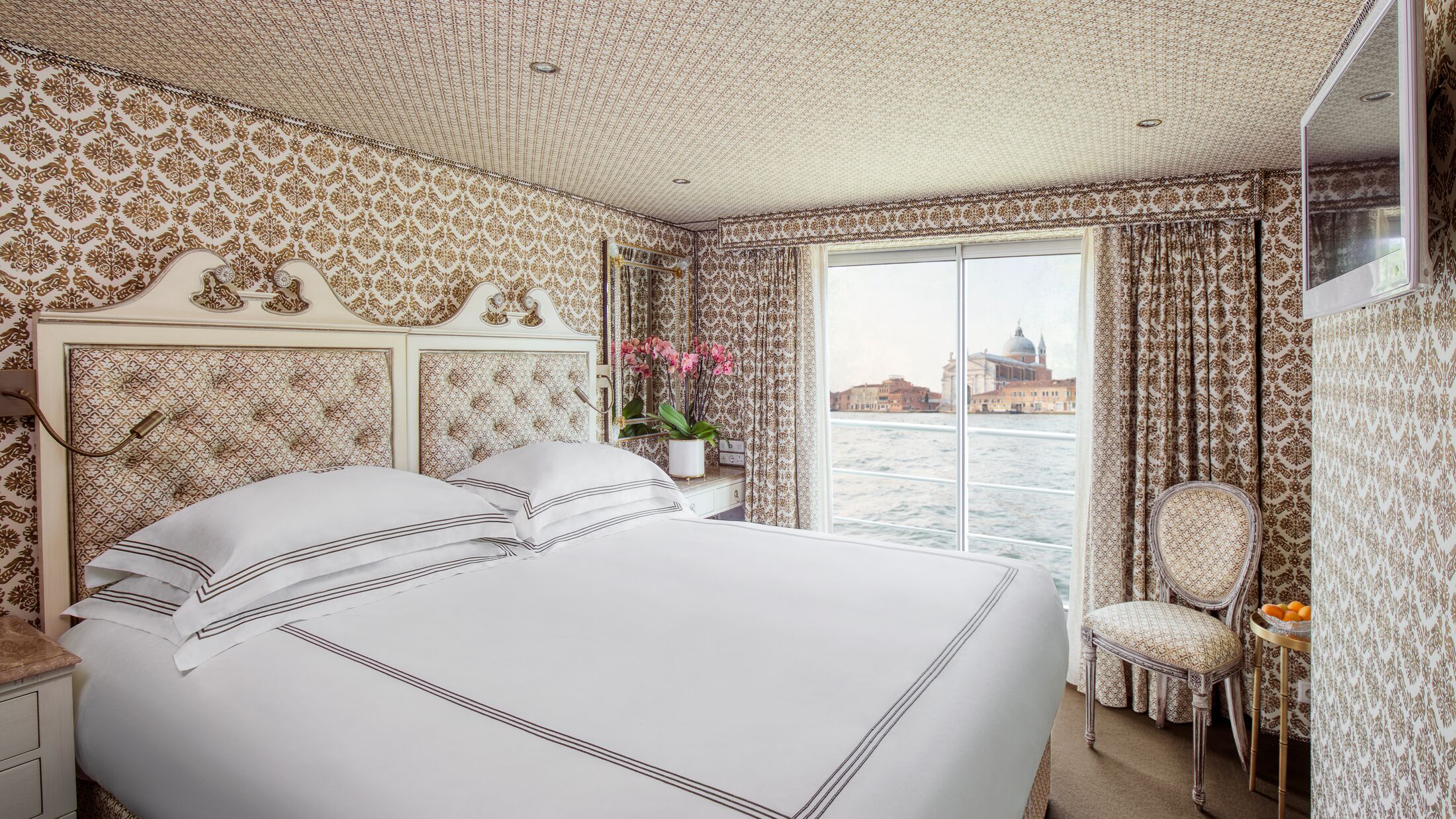 Uniworld-SS-Venezia-2023-Stateroom-002-601344-Hybris