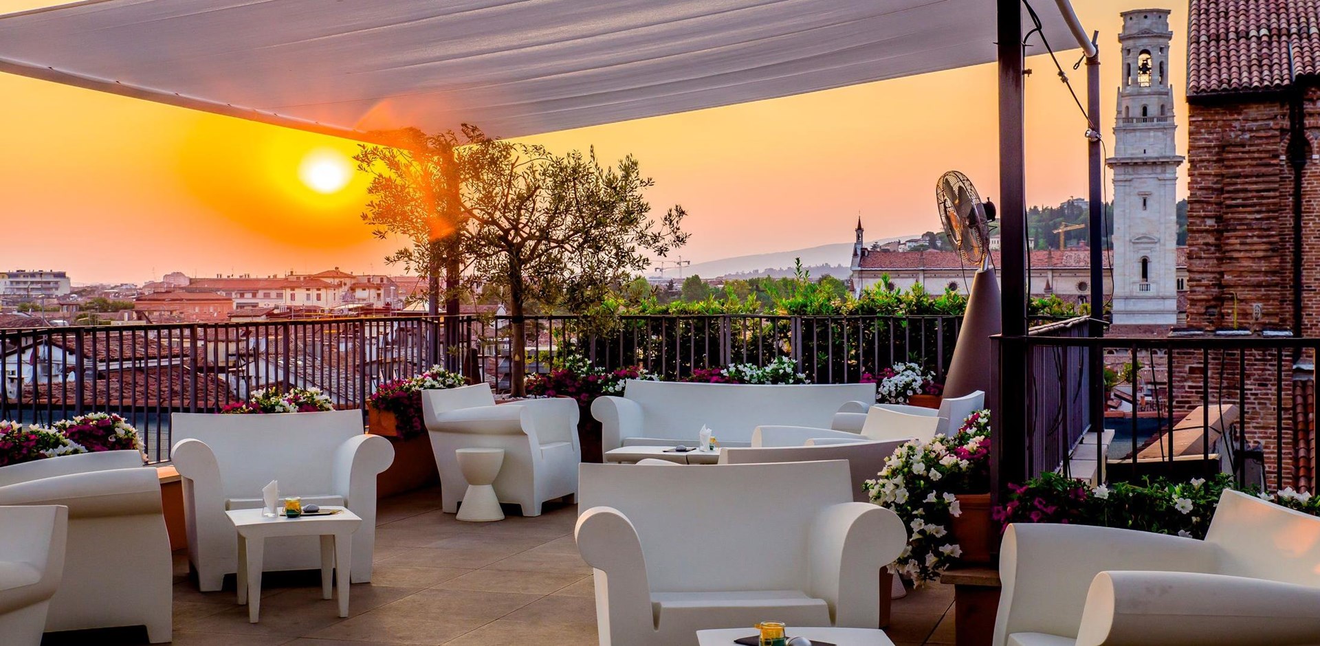 114916_Panoramic_Terrace_Bar_001-Hybris