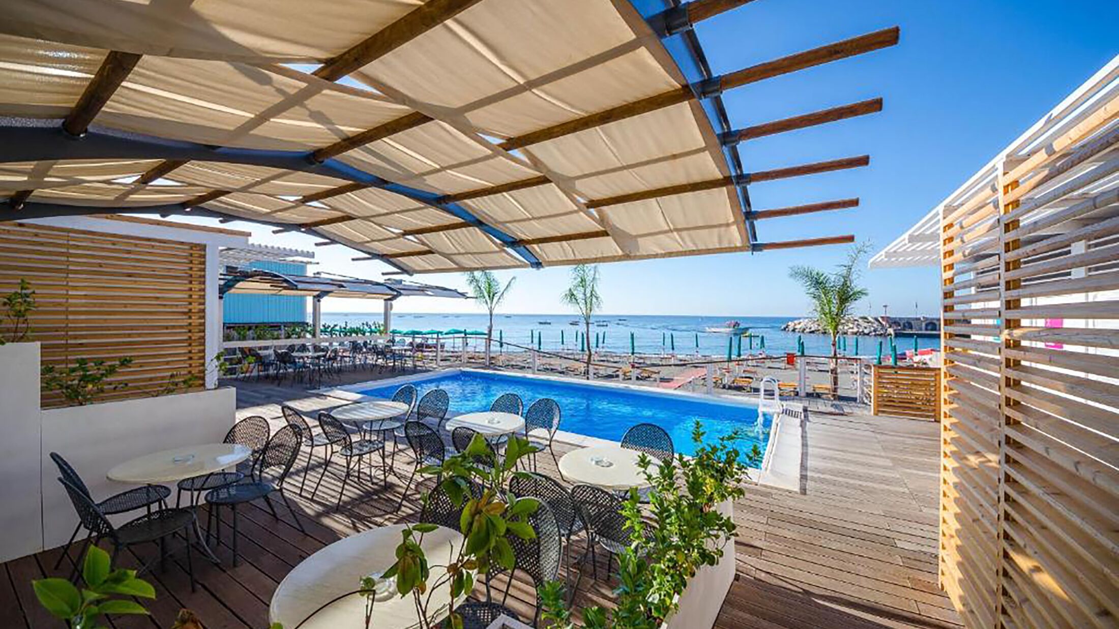 San-Francesco-2023-Beach-Club-002-117902-Hybris