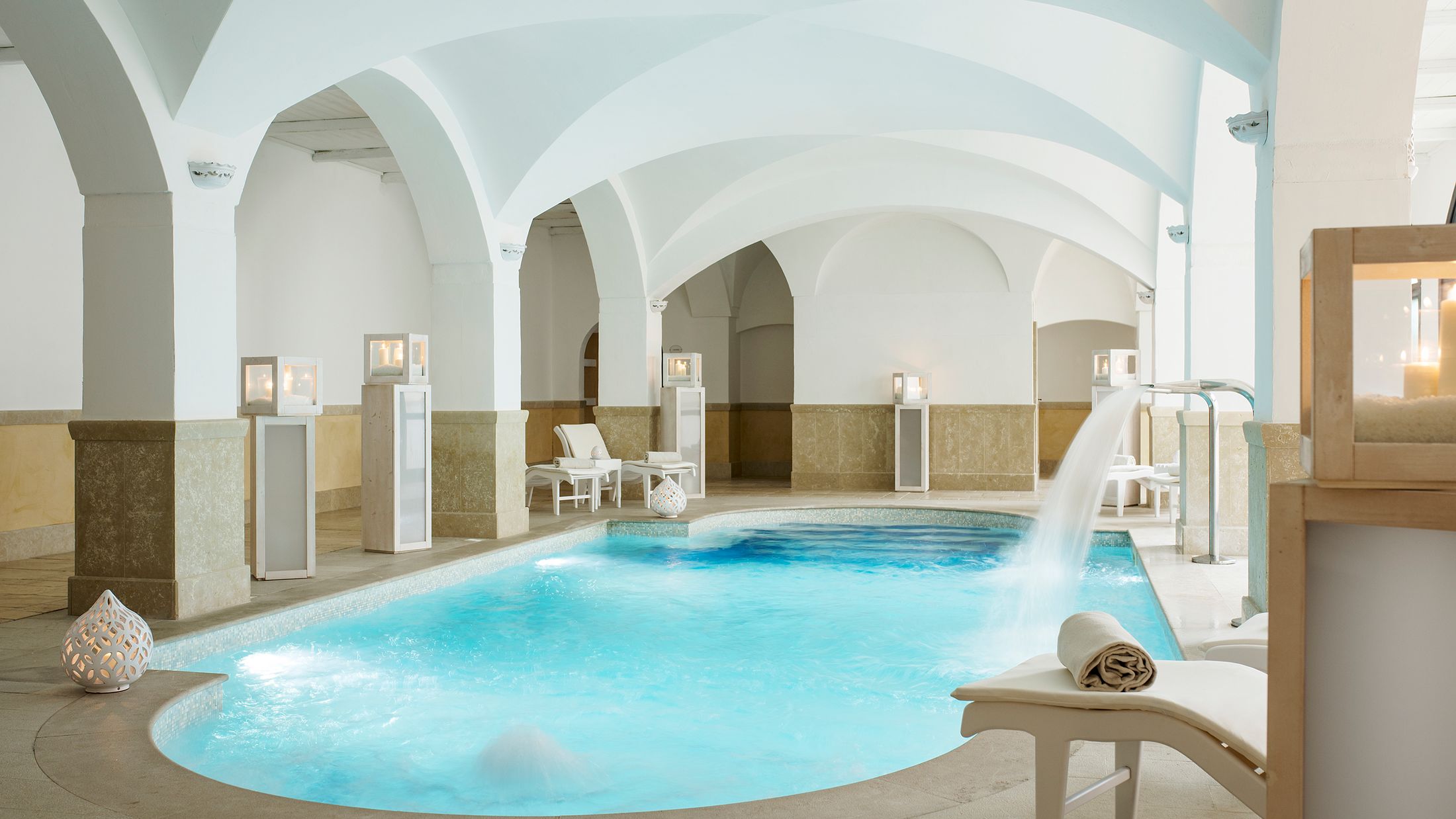 120130-Spa-indoor-pool-Hybris