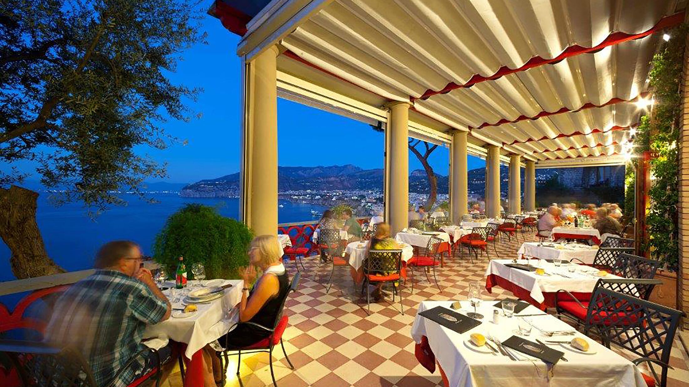 Minerva-Sorrento-2022-Restaurant-001-121837-Hybris