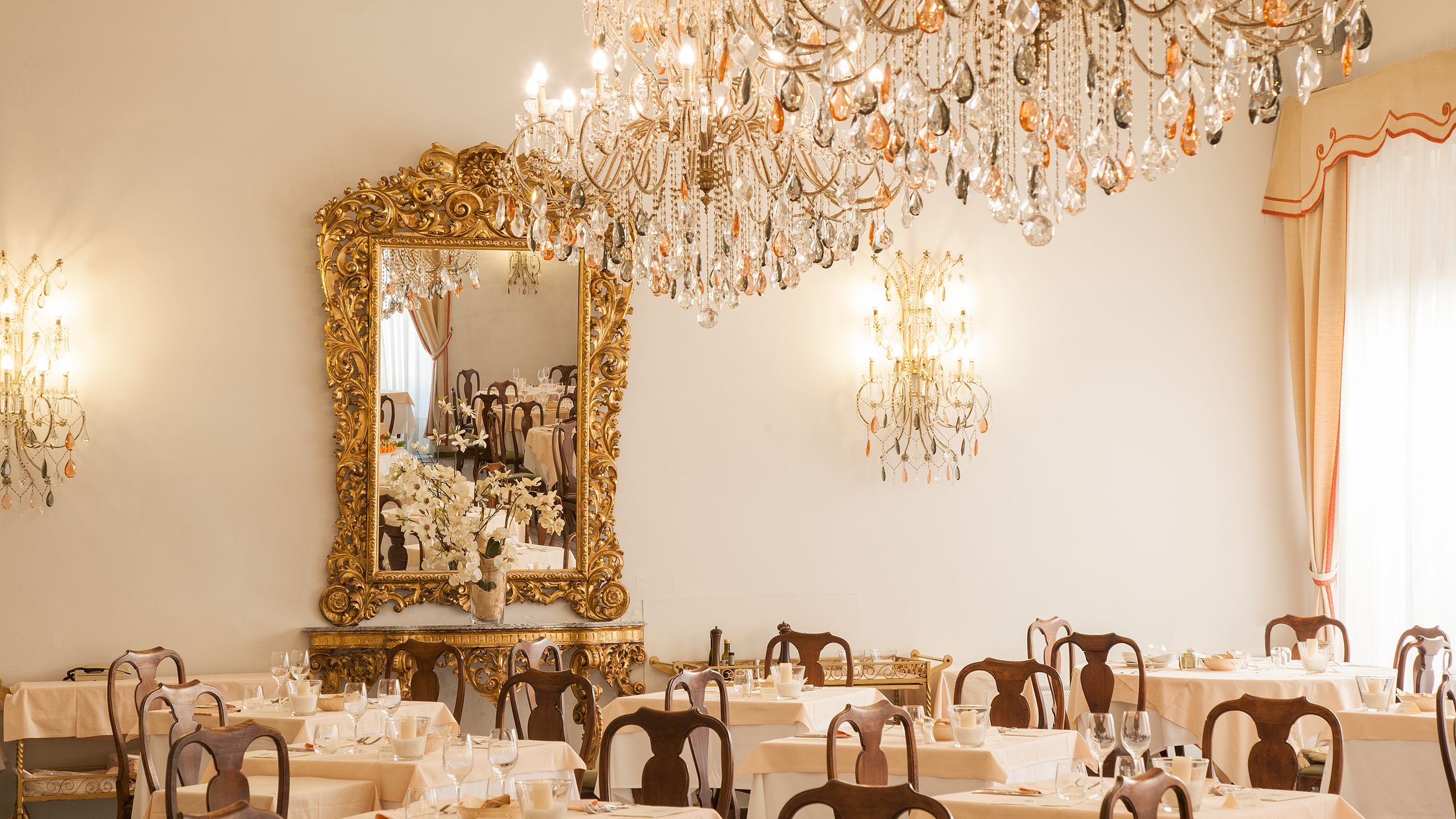 114858-Restaurant-001-Hybris