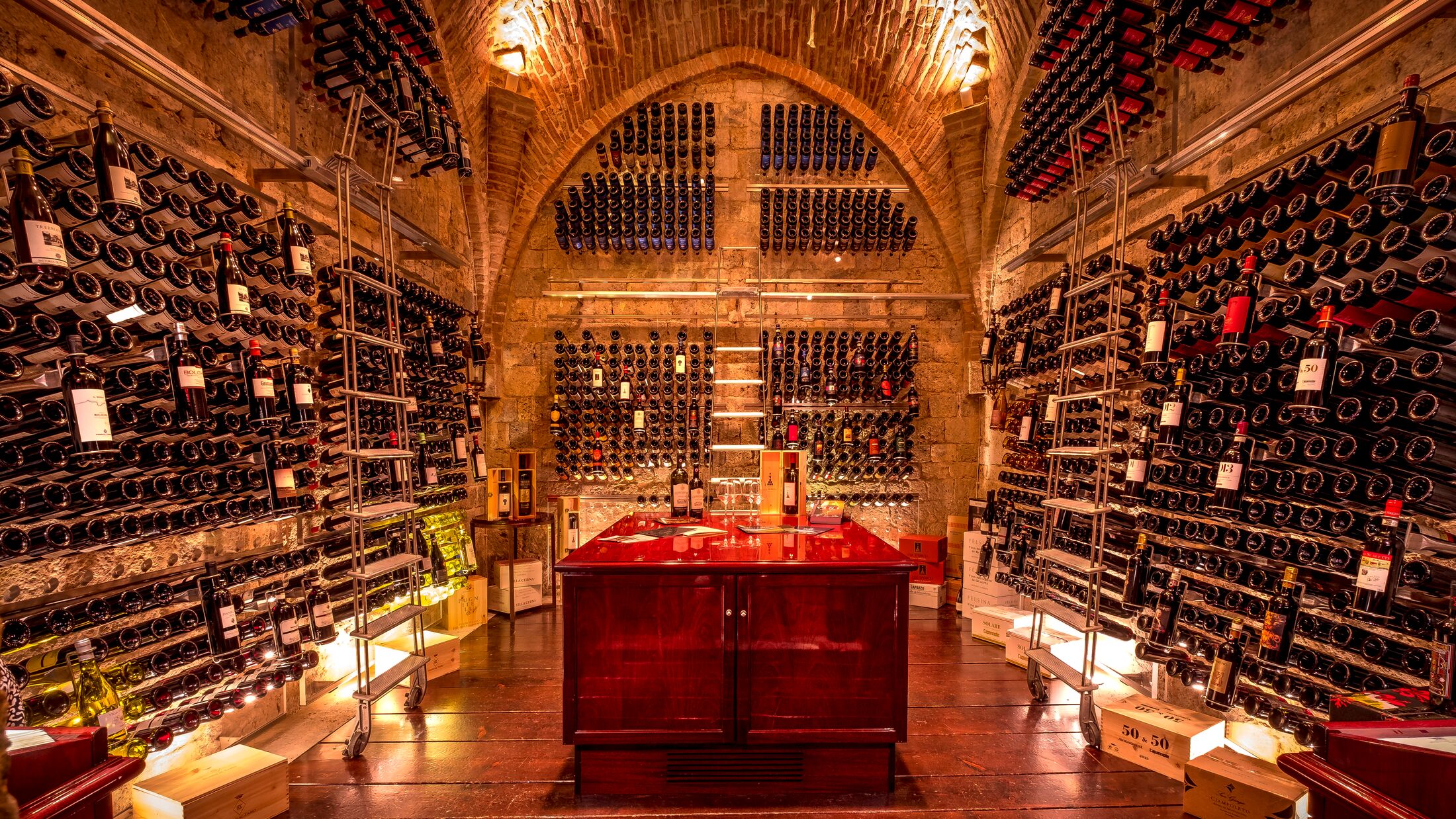 Grand-Hotel-Continental-2022-Wine-Cellar-002-114977-Hybris