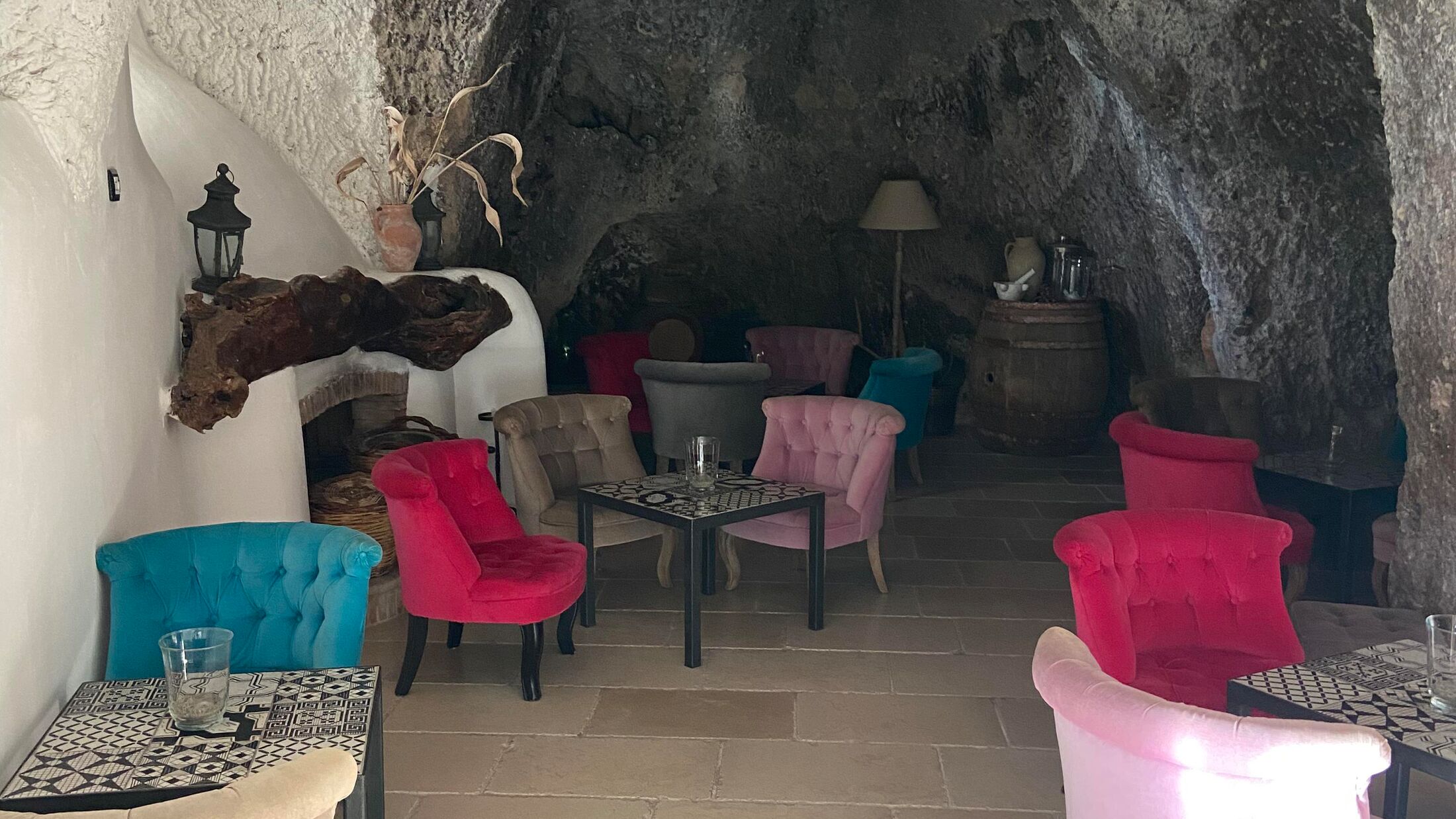 Botania-2022-FAM-La-Grotta-Bar-001-121722-Hybris
