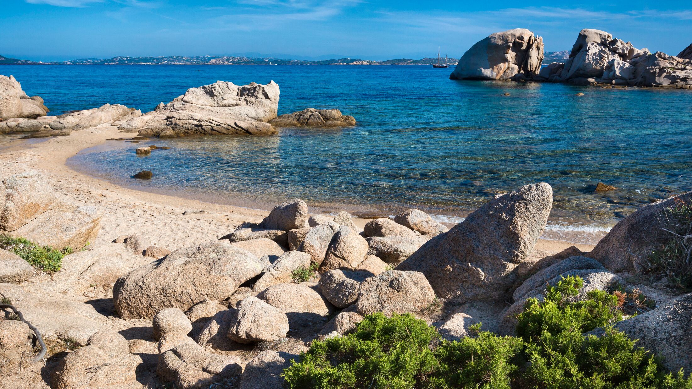 Club-Hotel-Sardinia-2022-Beach-View-001-121856-Hybris