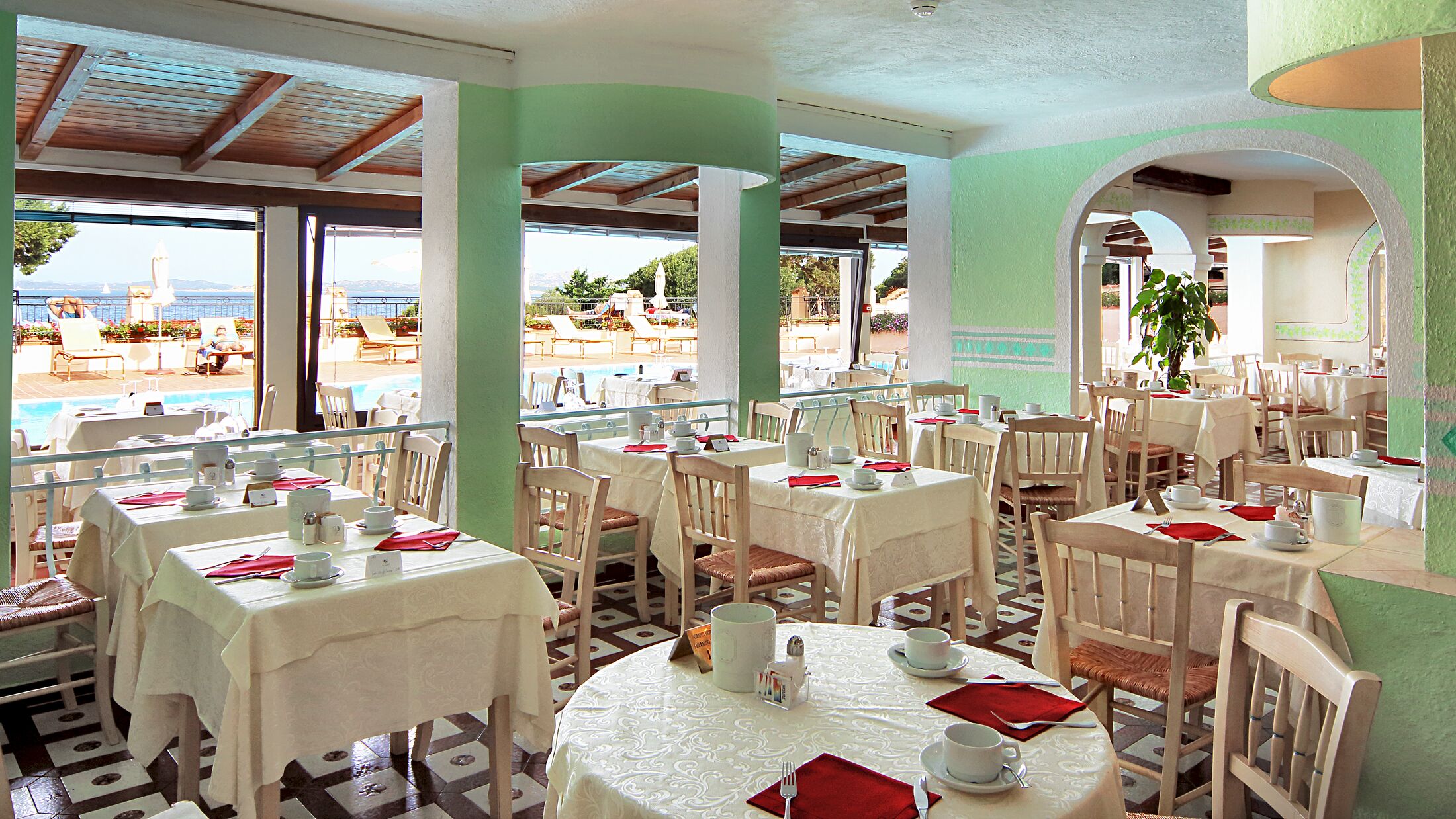 Grand-Smeraldo-Beach-Restaurant-Smeraldo-002-115099-Hybris