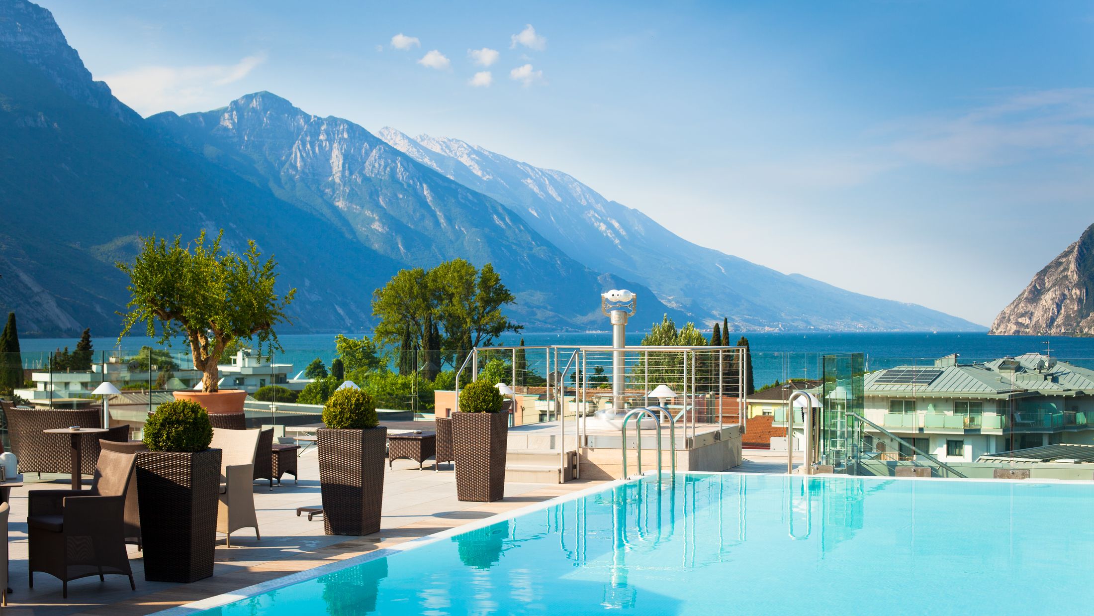 119811-Swimming-Pool-001-Hybris